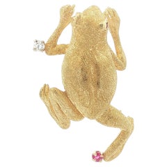 Vintage 18k Yellow Gold Ruby & Diamond Textured Detailed Frog Pin Brooch