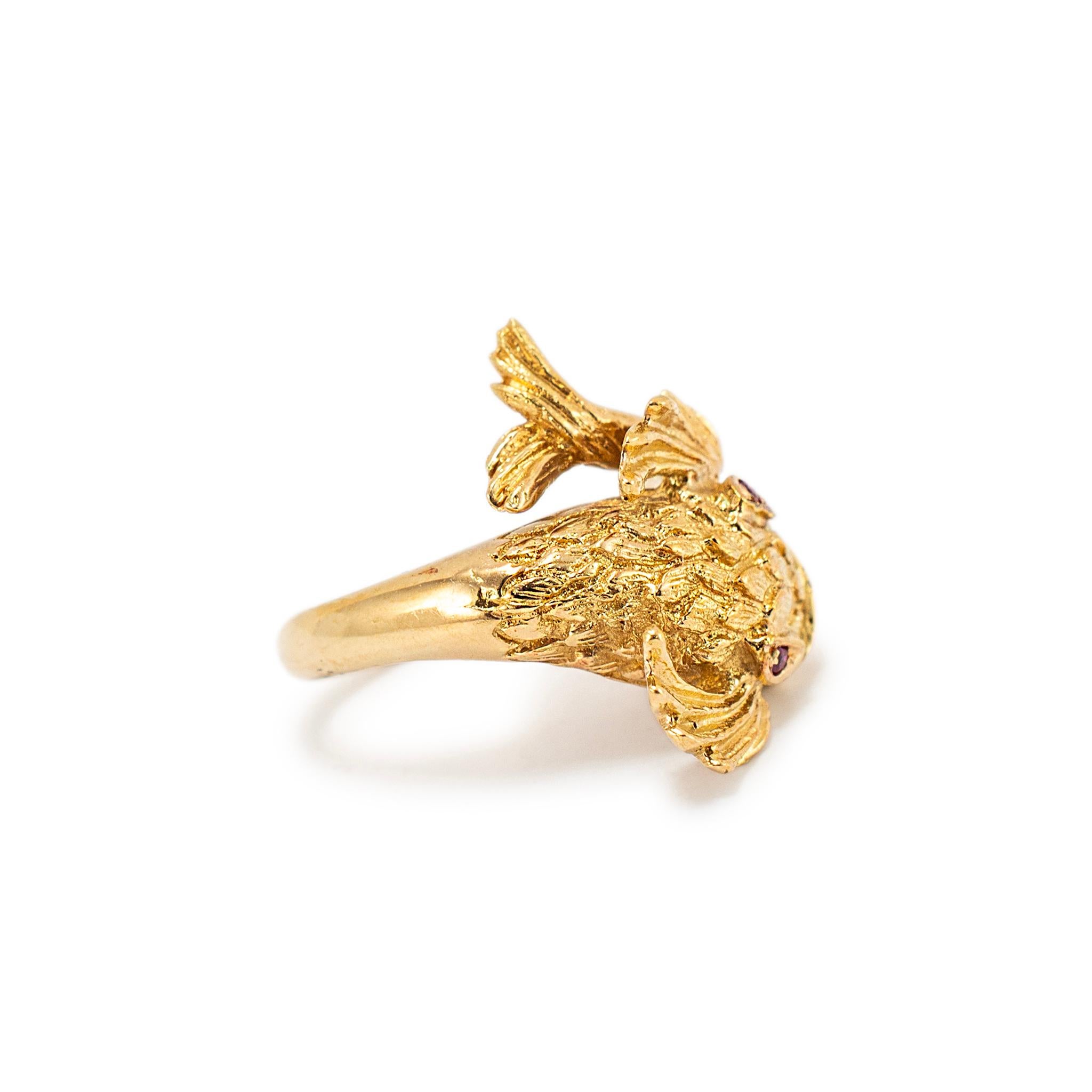 Vintage 18K Yellow Gold Ruby Koi Fish Cocktail Ring In Excellent Condition For Sale In Houston, TX