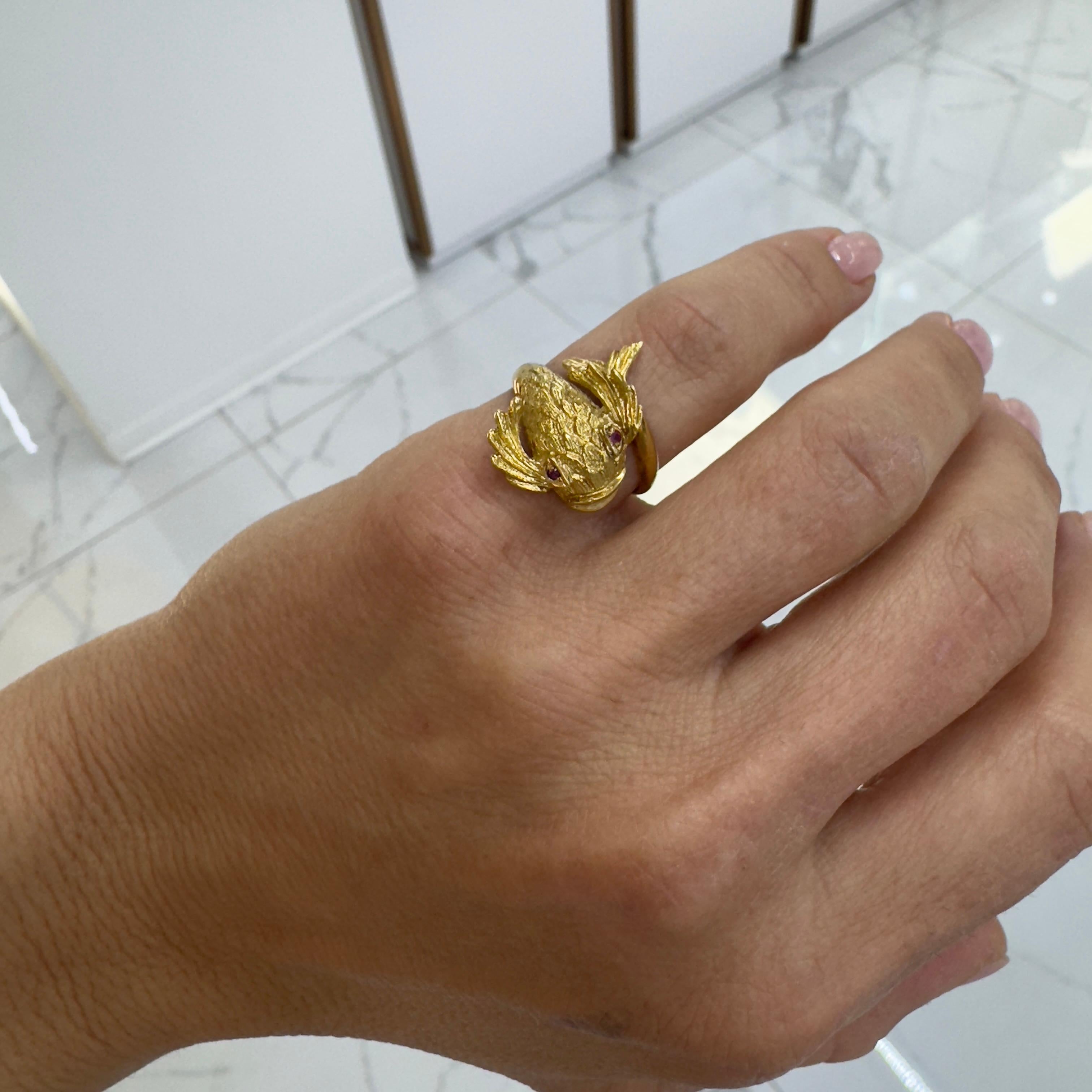 Vintage 18K Yellow Gold Ruby Koi Fish Cocktail Ring For Sale 2