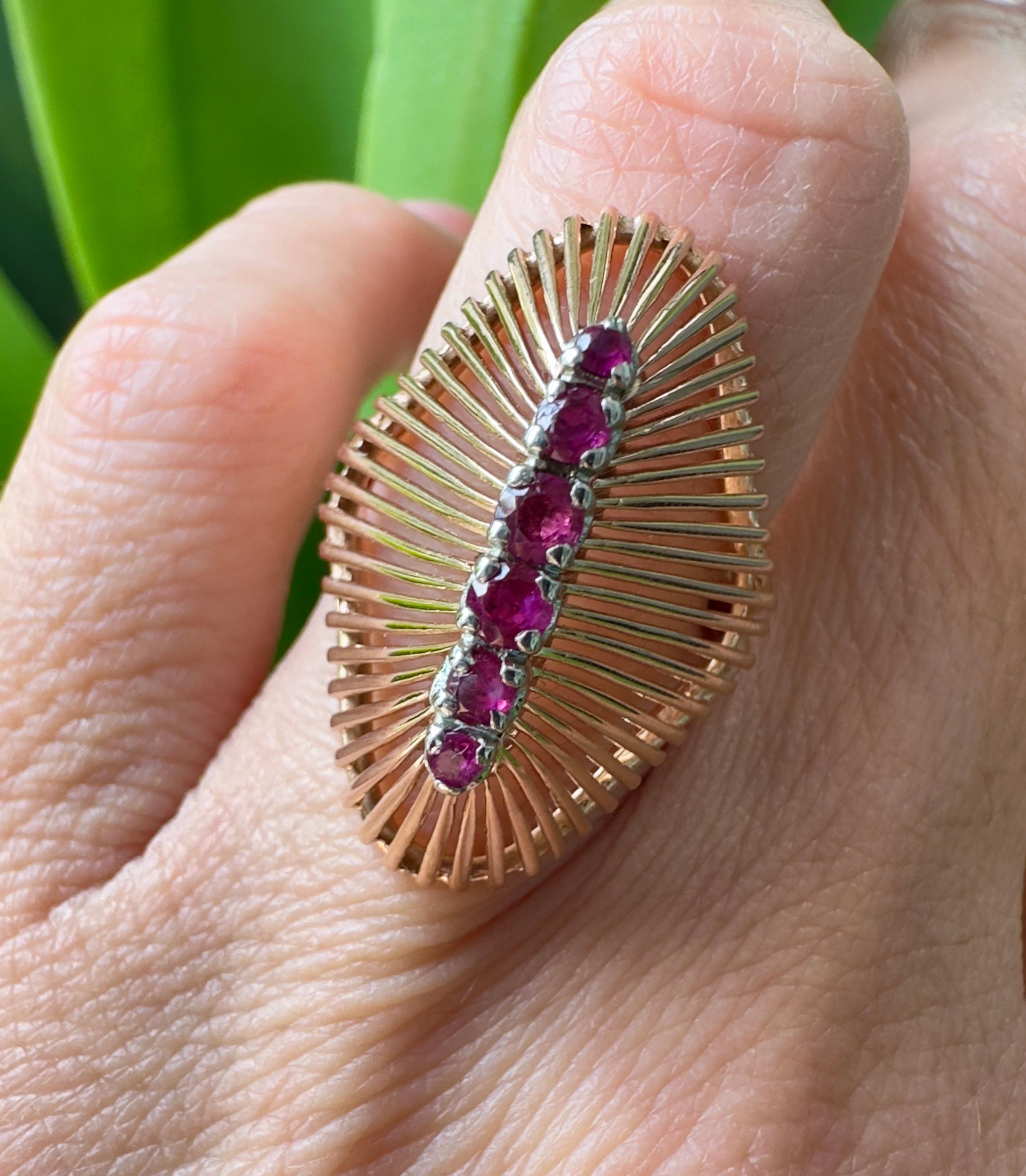 Round Cut Vintage 18k Yellow Gold Ruby Ring For Sale