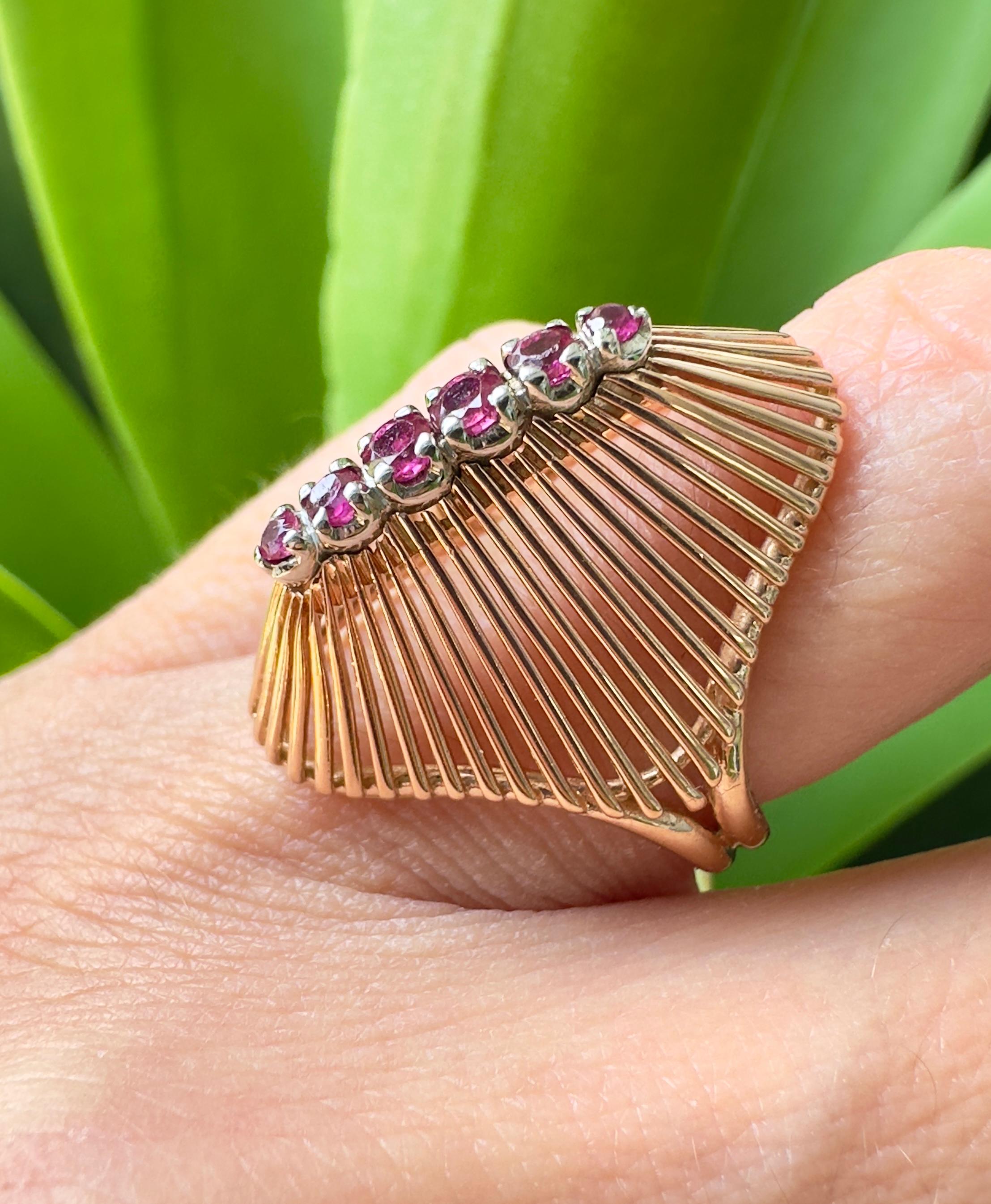 Vintage 18k Yellow Gold Ruby Ring In Good Condition For Sale In Houston, TX