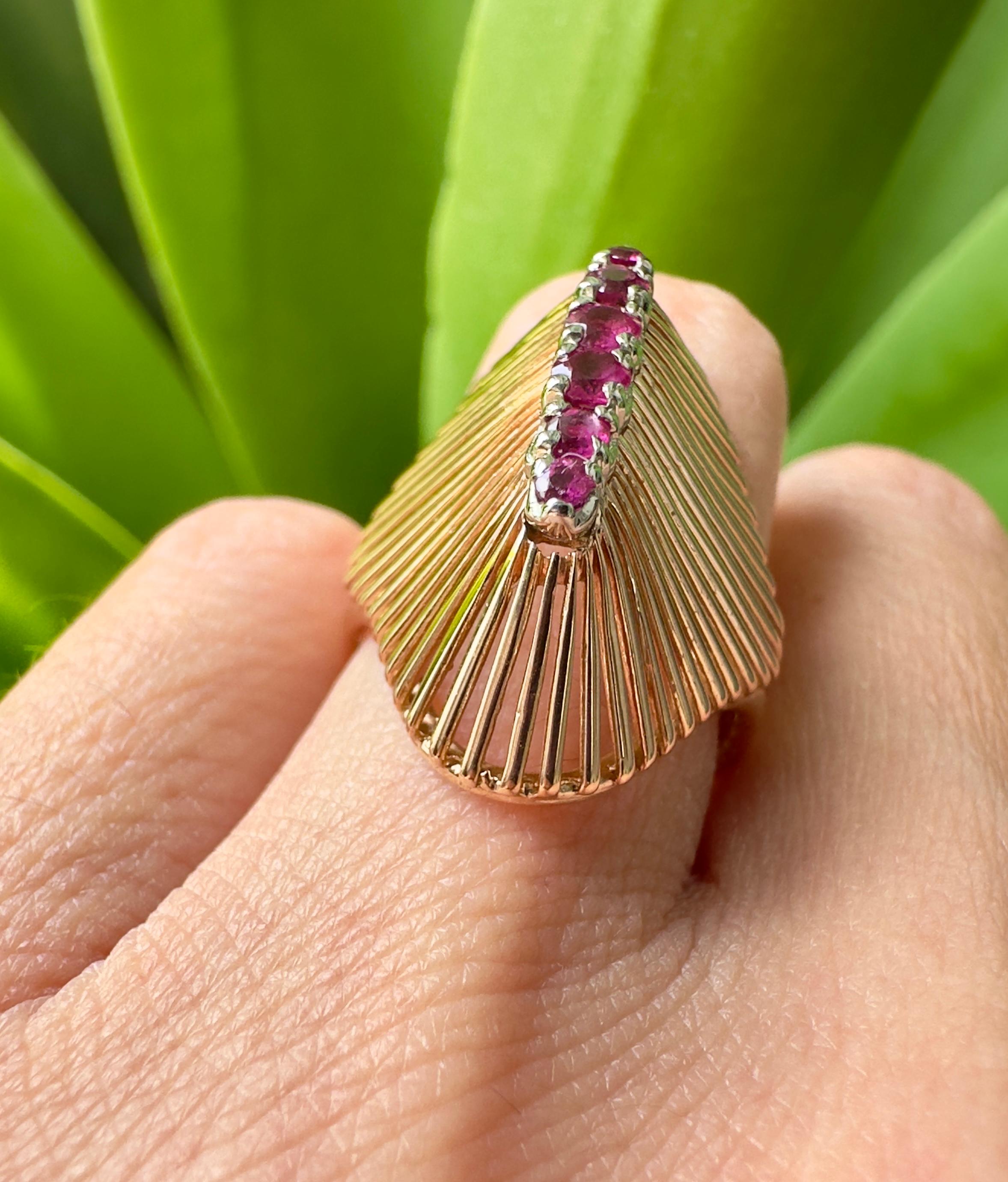 Women's Vintage 18k Yellow Gold Ruby Ring For Sale