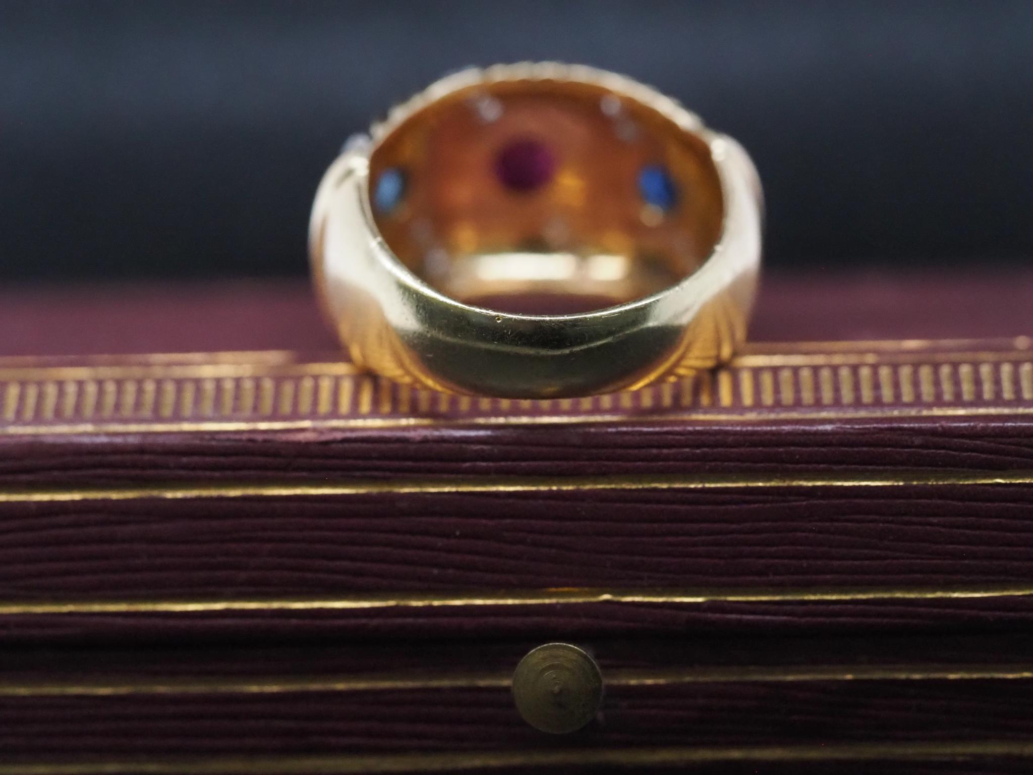 Vintage 18k Yellow Gold Ruby, Sapphire, and Diamond Ring For Sale 5