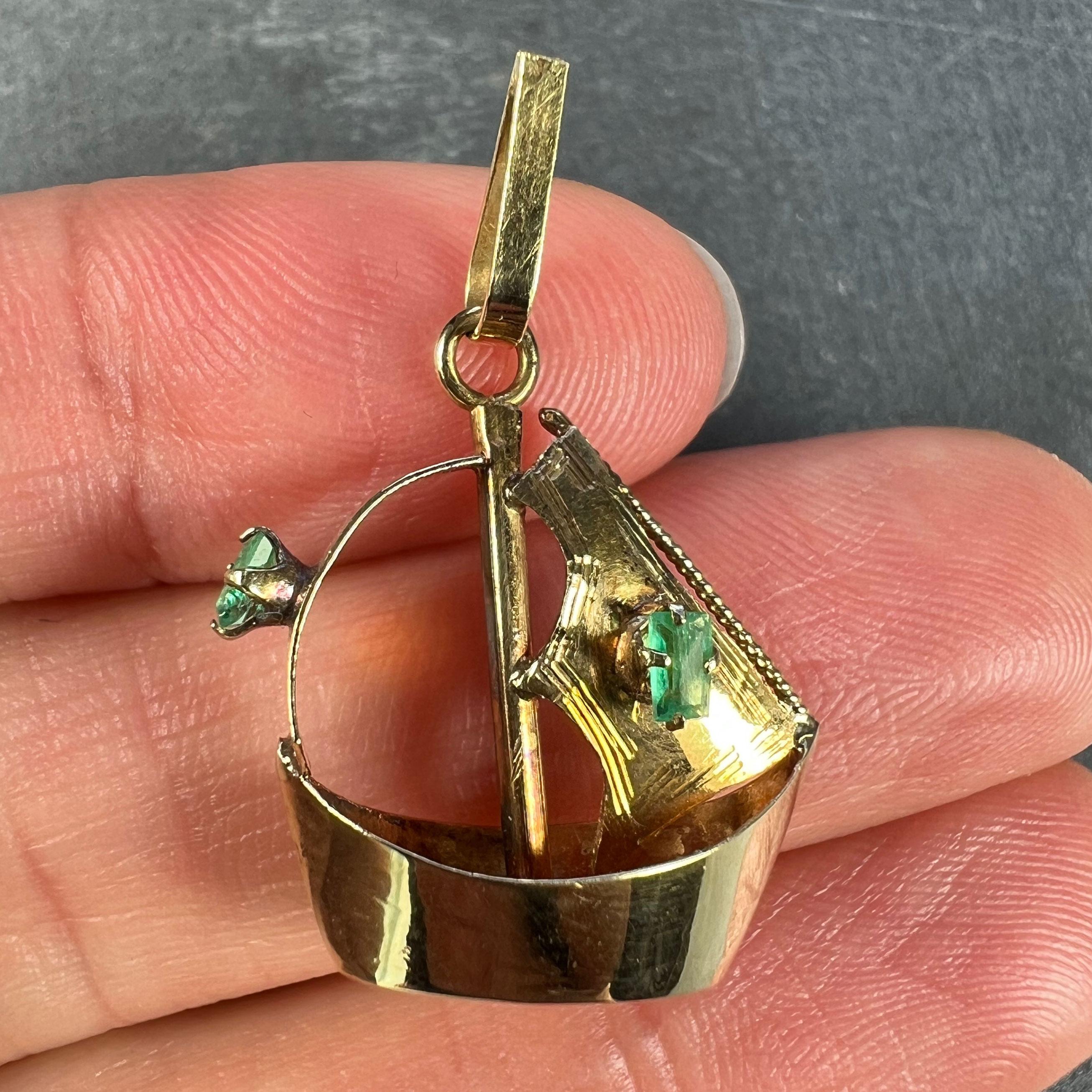 Vintage 18K Yellow Gold Sailing Yacht Boat Emerald Charm Pendant For Sale 1
