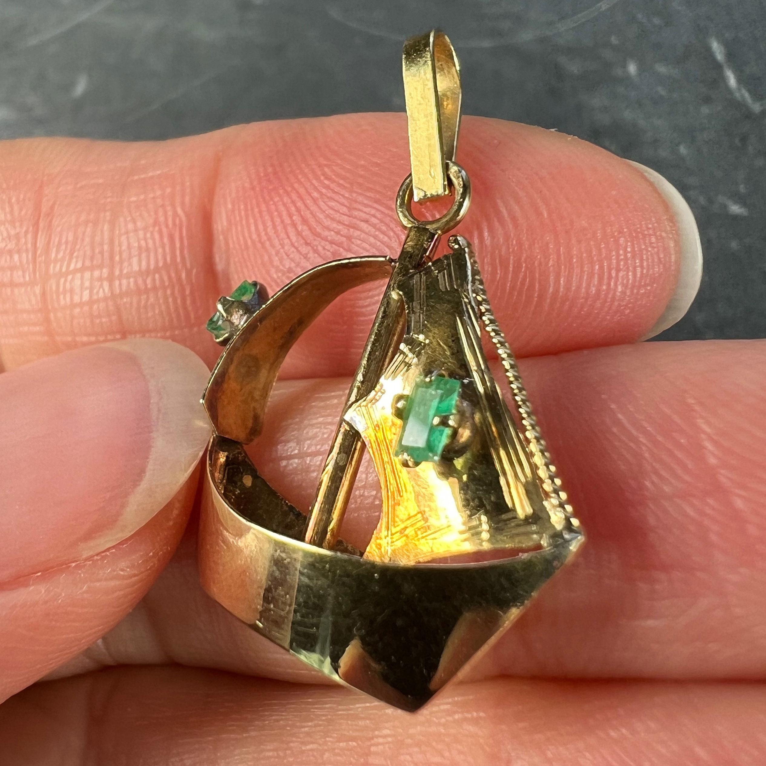 Vintage 18K Yellow Gold Sailing Yacht Boat Emerald Charm Pendant For Sale 2