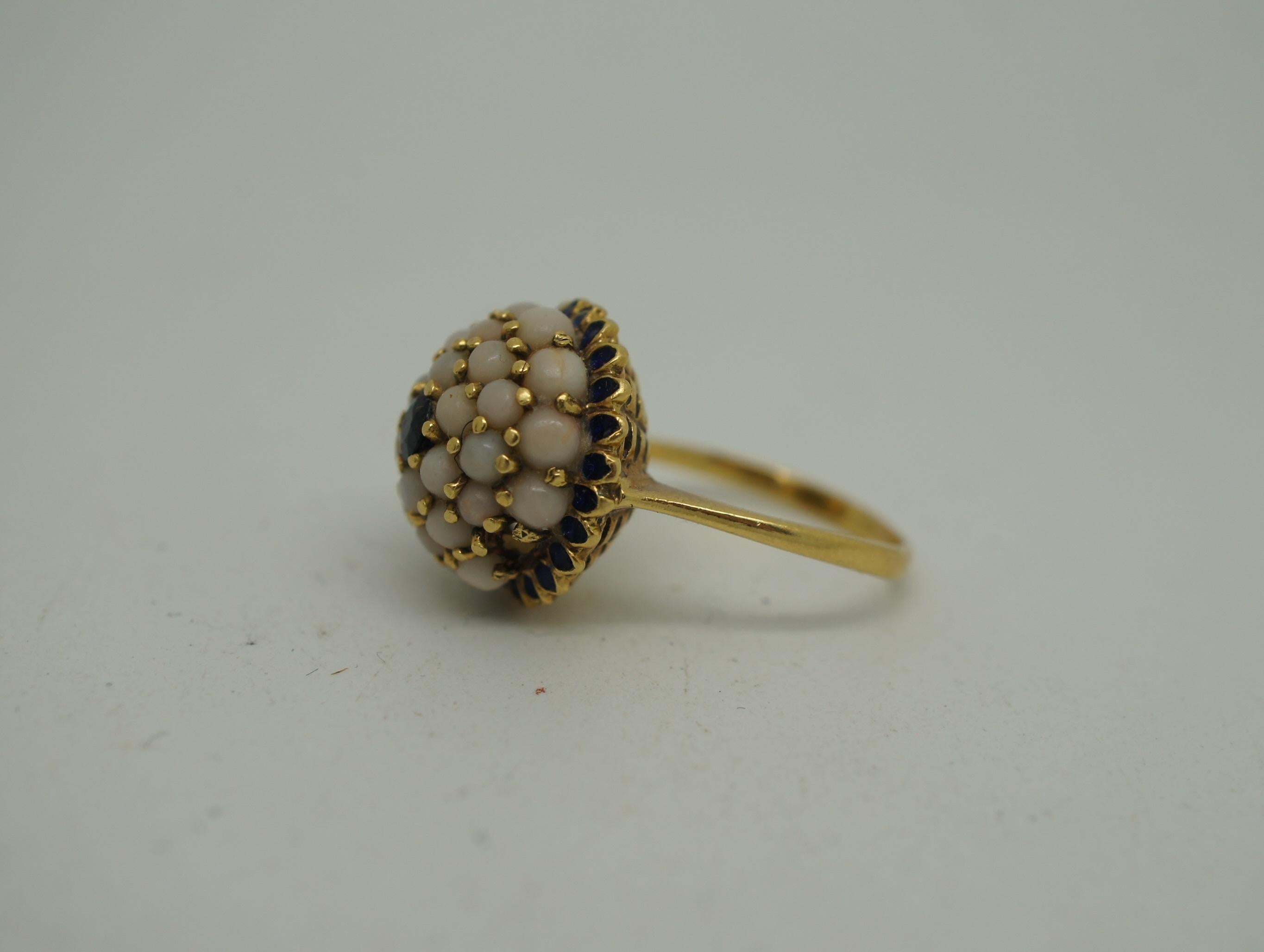 20th Century Vintage 18K Yellow Gold Saphhire Pearl Dome Cluster Cocktail Ring Size 6.25 For Sale