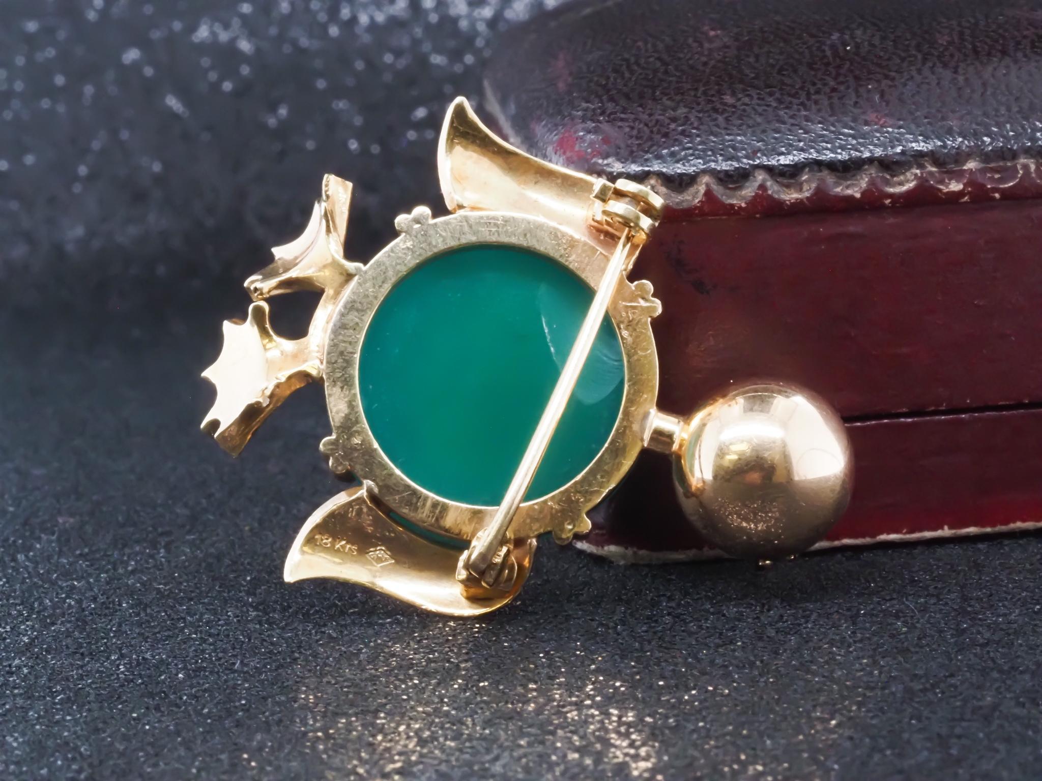 Vintage 18k Yellow Gold Sapphire and Chrysoprase Duck Brooch For Sale 1