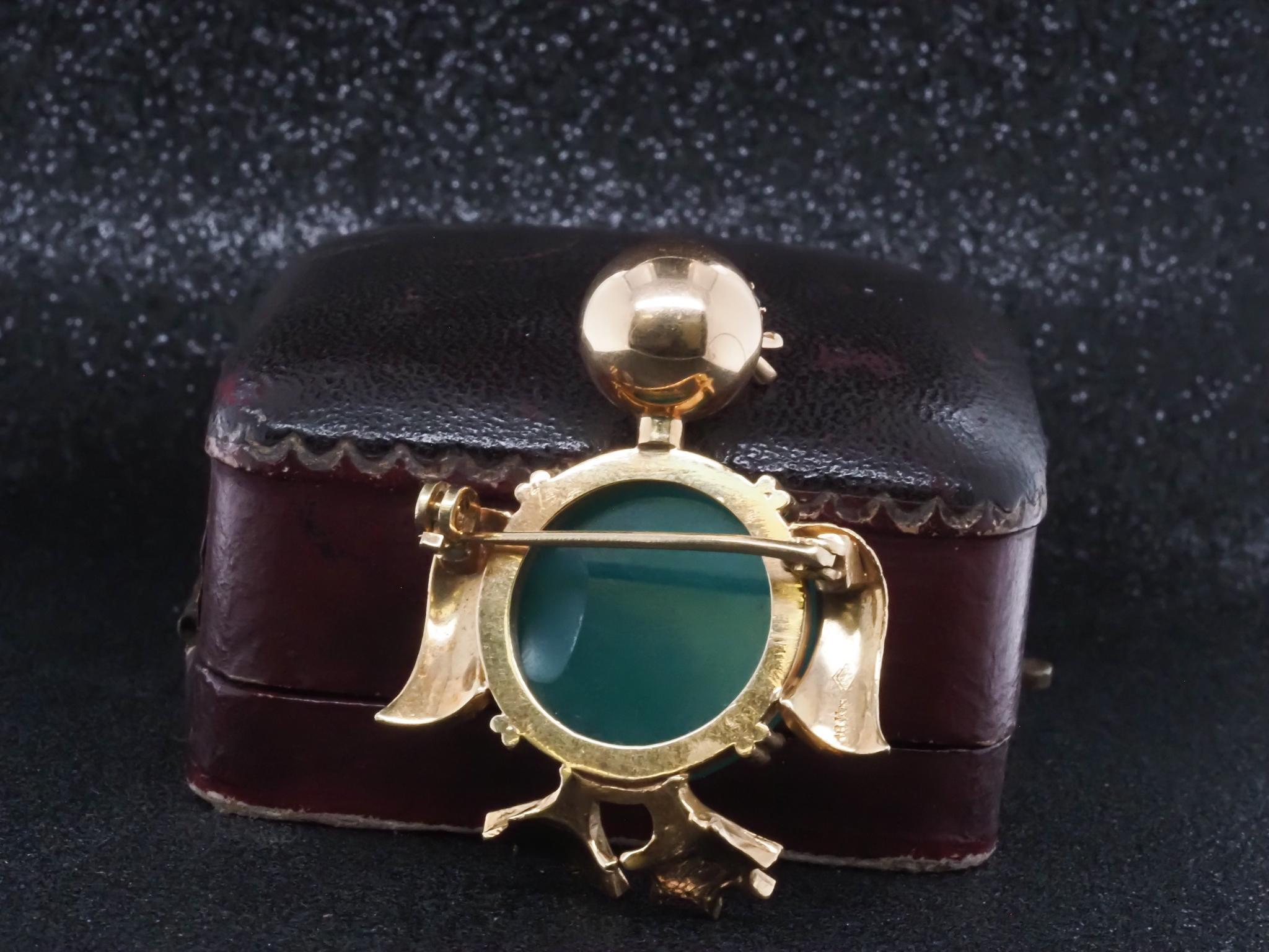 Vintage 18k Yellow Gold Sapphire and Chrysoprase Duck Brooch For Sale 3