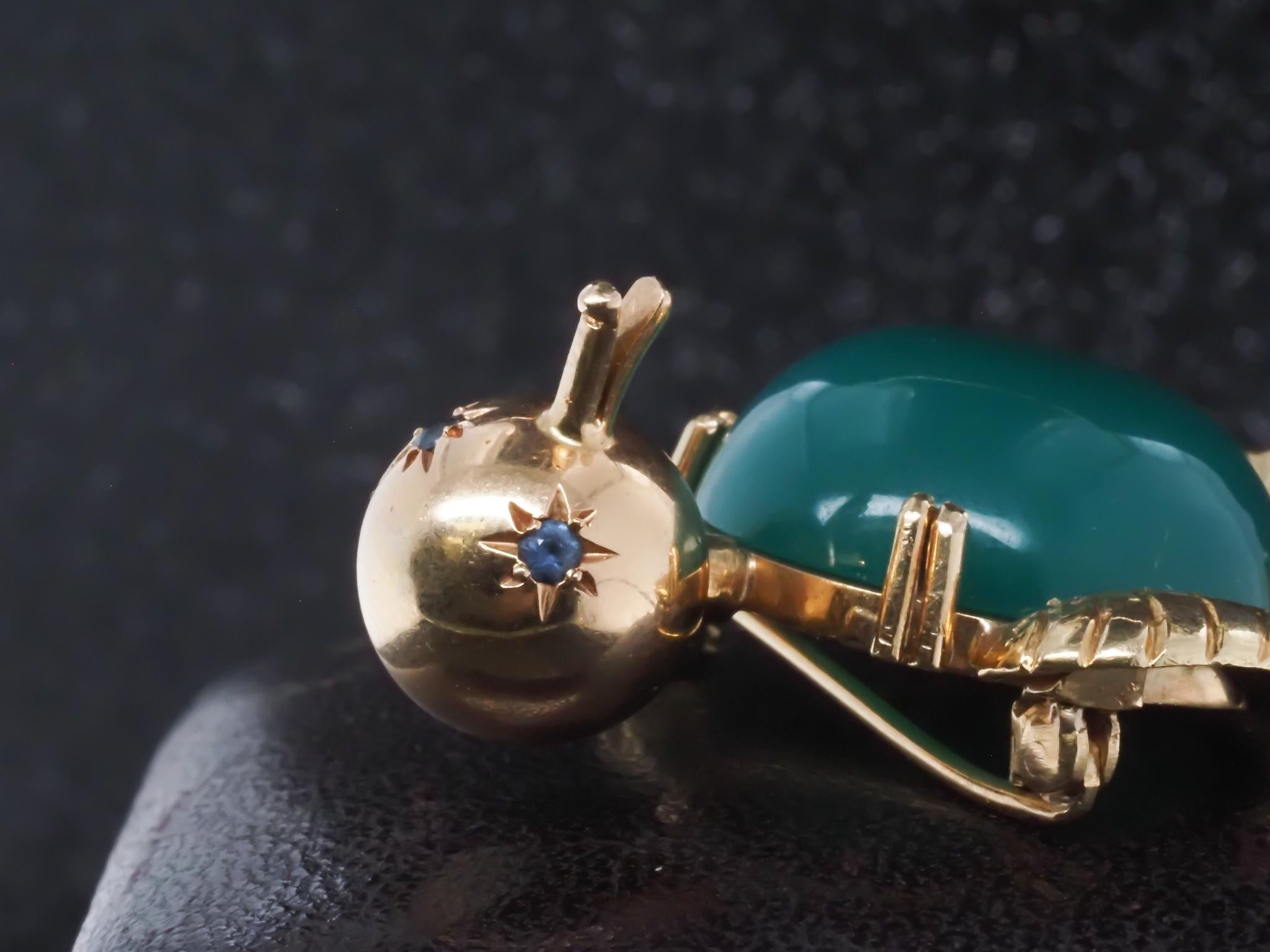 Vintage 18k Yellow Gold Sapphire and Chrysoprase Duck Brooch For Sale 4