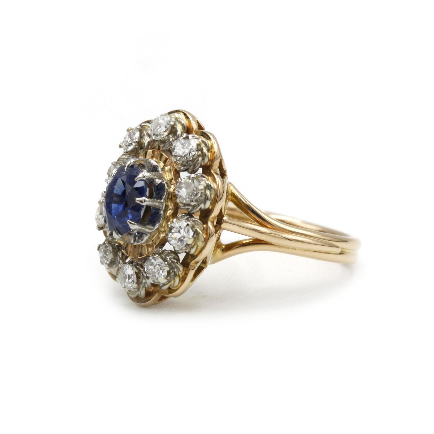 Vintage 18K Yellow Gold Sapphire and Old Mine Cut Diamond Cluster Ring In Good Condition For Sale In MONTMORENCY, FR