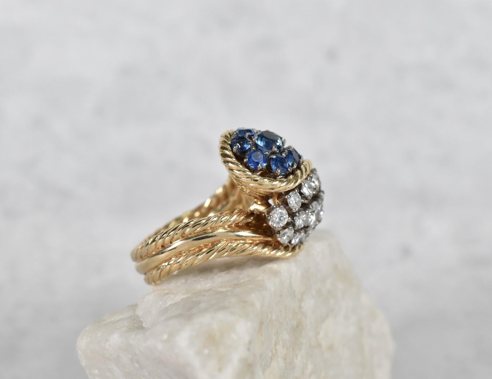 Vintage 18k Yellow Gold Sapphire & Diamond Cocktail Ring, Size 6.75 - 14.5g In Good Condition For Sale In Providence, RI