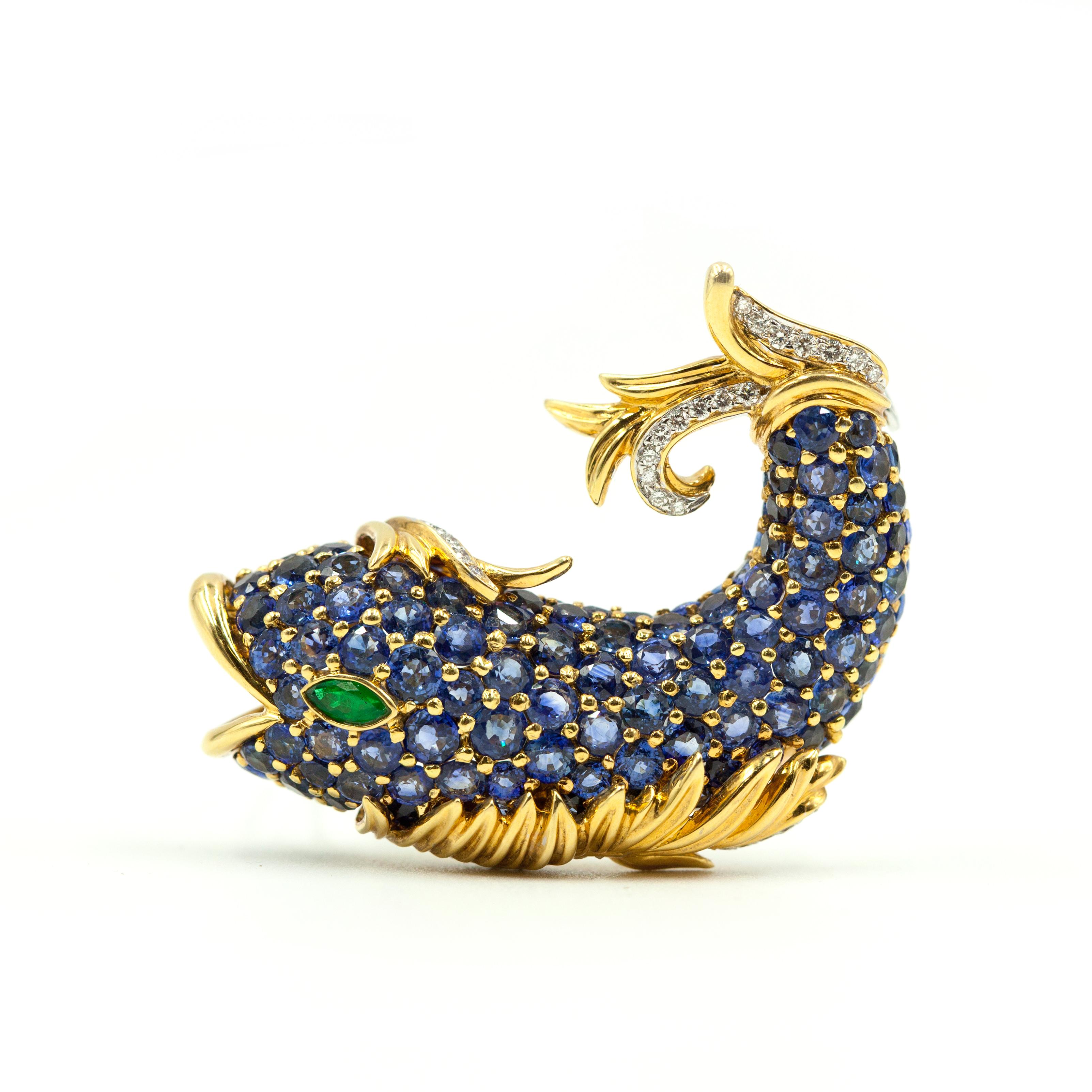 Round Cut Vintage 18K Yellow Gold Sapphire Diamond Emerald Fish Fur Clip Brooch For Sale