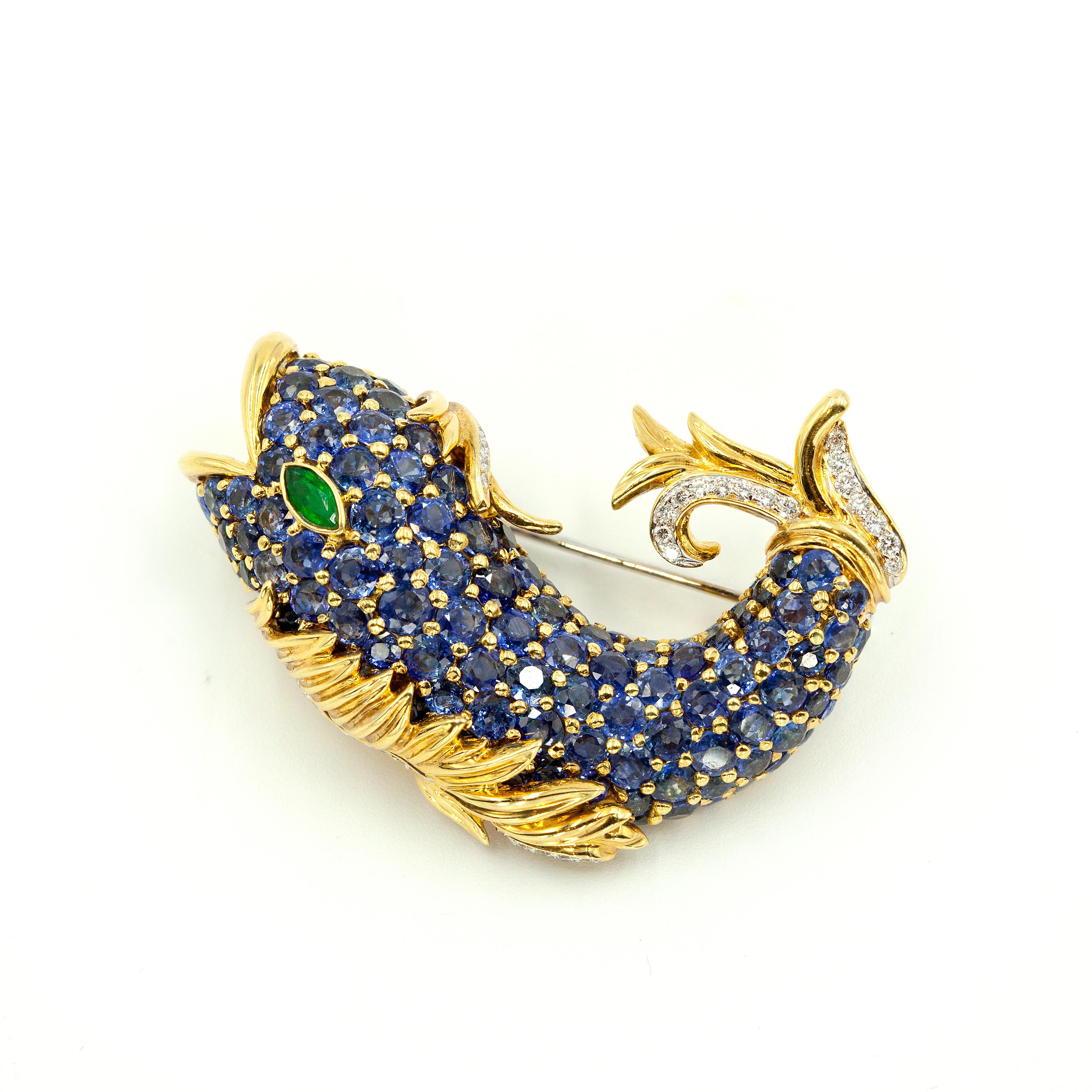 Vintage 18K Yellow Gold Sapphire Diamond Emerald Fish Fur Clip Brooch In Excellent Condition For Sale In New York, NY