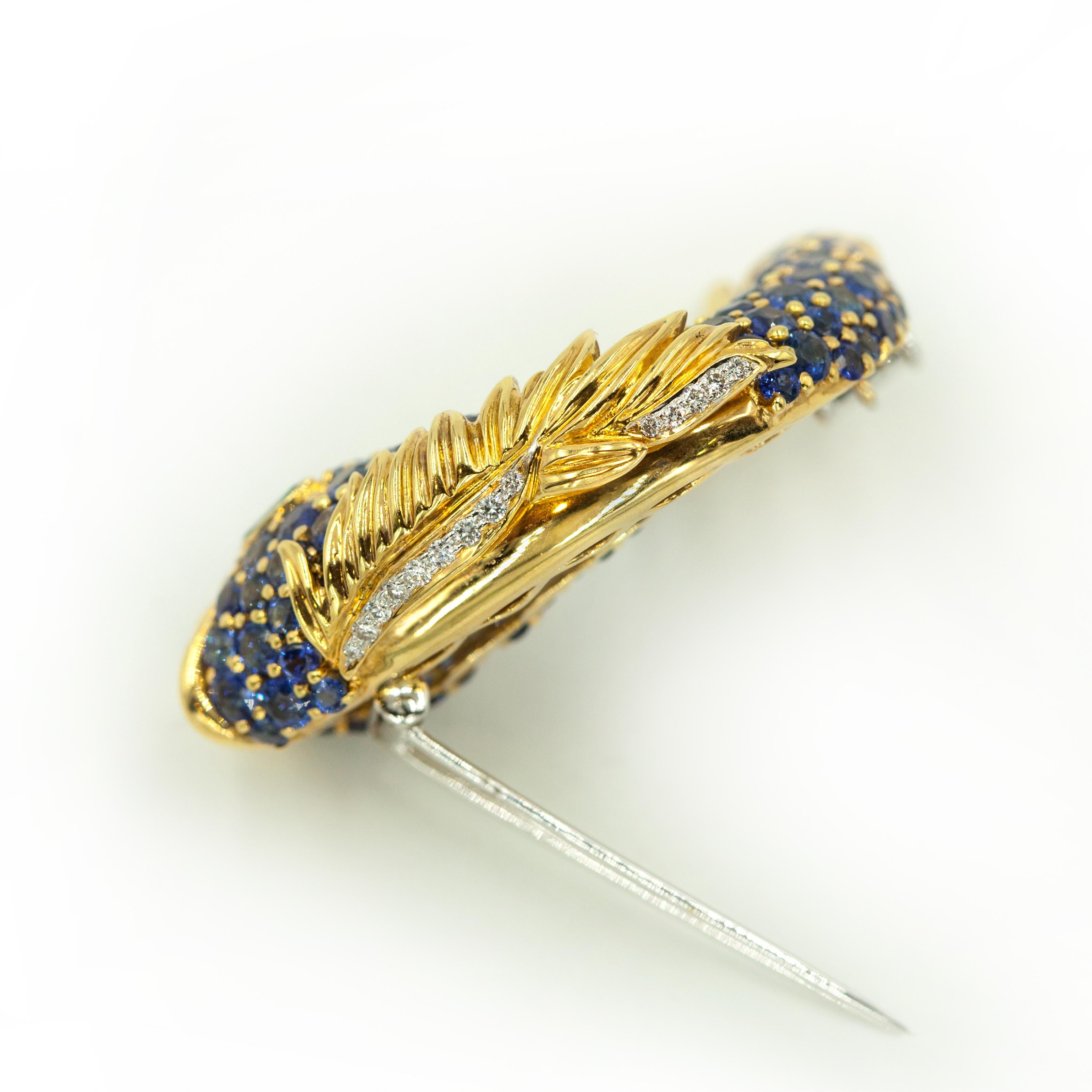 Women's Vintage 18K Yellow Gold Sapphire Diamond Emerald Fish Fur Clip Brooch For Sale