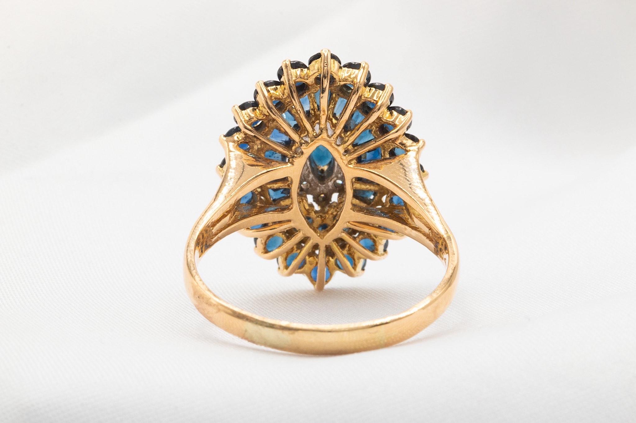 Taille ronde Bague vintage en or jaune 18 carats, saphir et diamants en vente