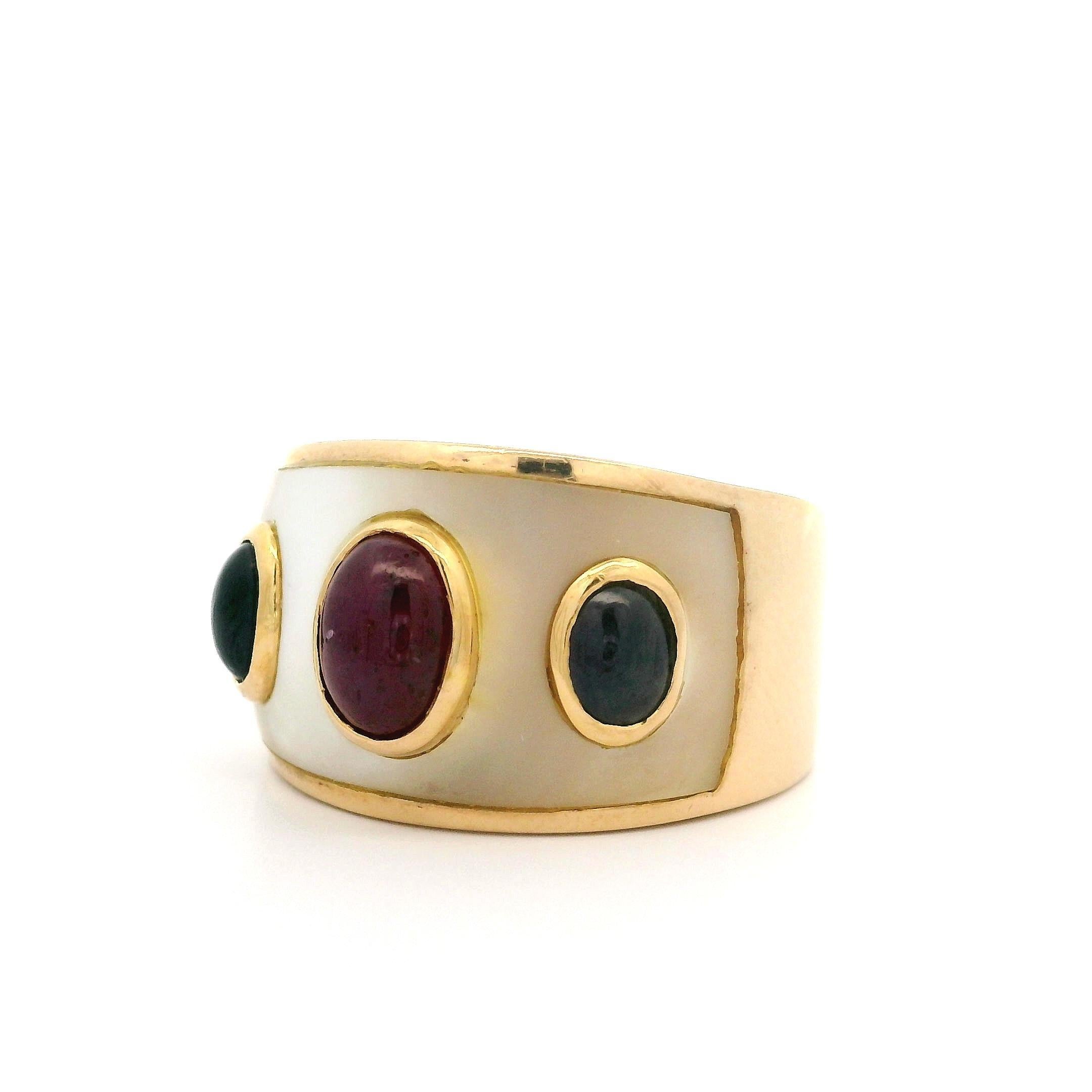 Vintage 18k Yellow Gold Sapphire & Ruby Mother of Pearl Wide Cigar Band Ring In Excellent Condition For Sale In Montclair, NJ