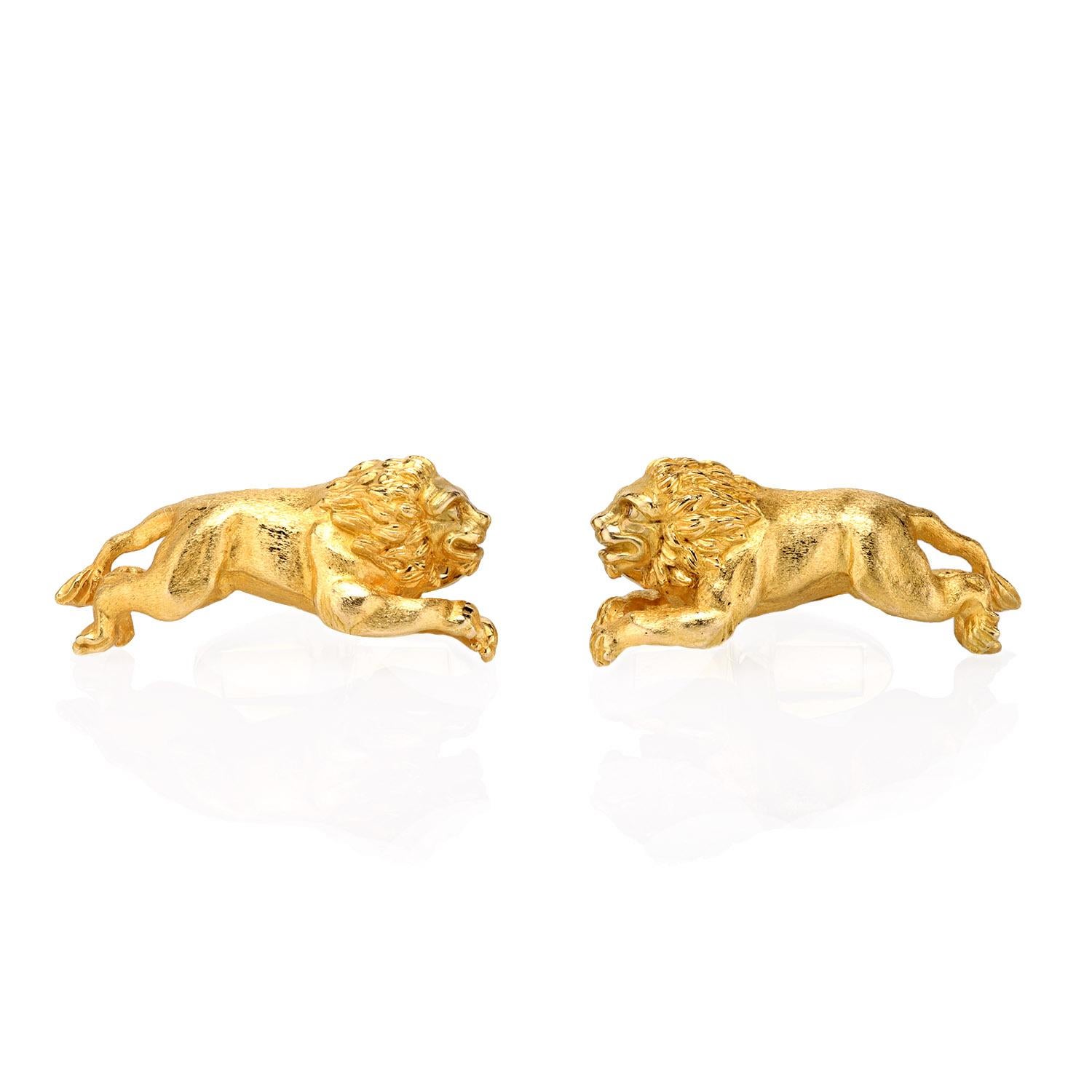 Straight from the lion's den: vintage solid 18K yellow gold sculptured one-of-a-kind 