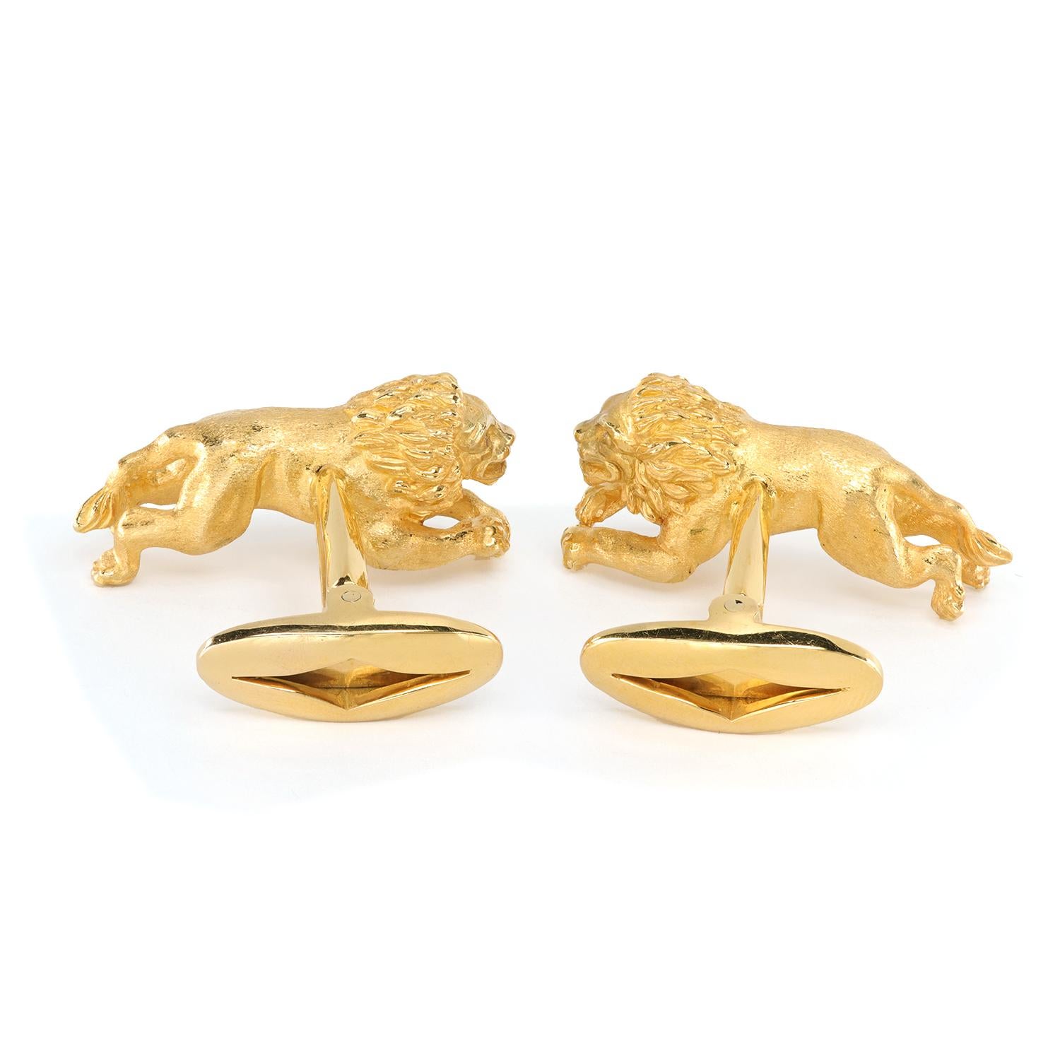 Contemporary Vintage 18k Yellow Gold Sculptured One-of-a-kind Cufflinks with Diamond Eyes For Sale