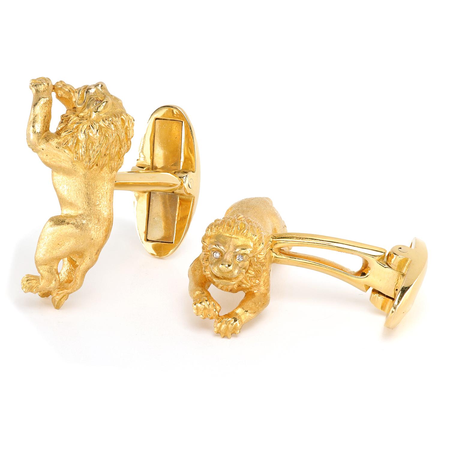 Round Cut Vintage 18k Yellow Gold Sculptured One-of-a-kind Cufflinks with Diamond Eyes For Sale
