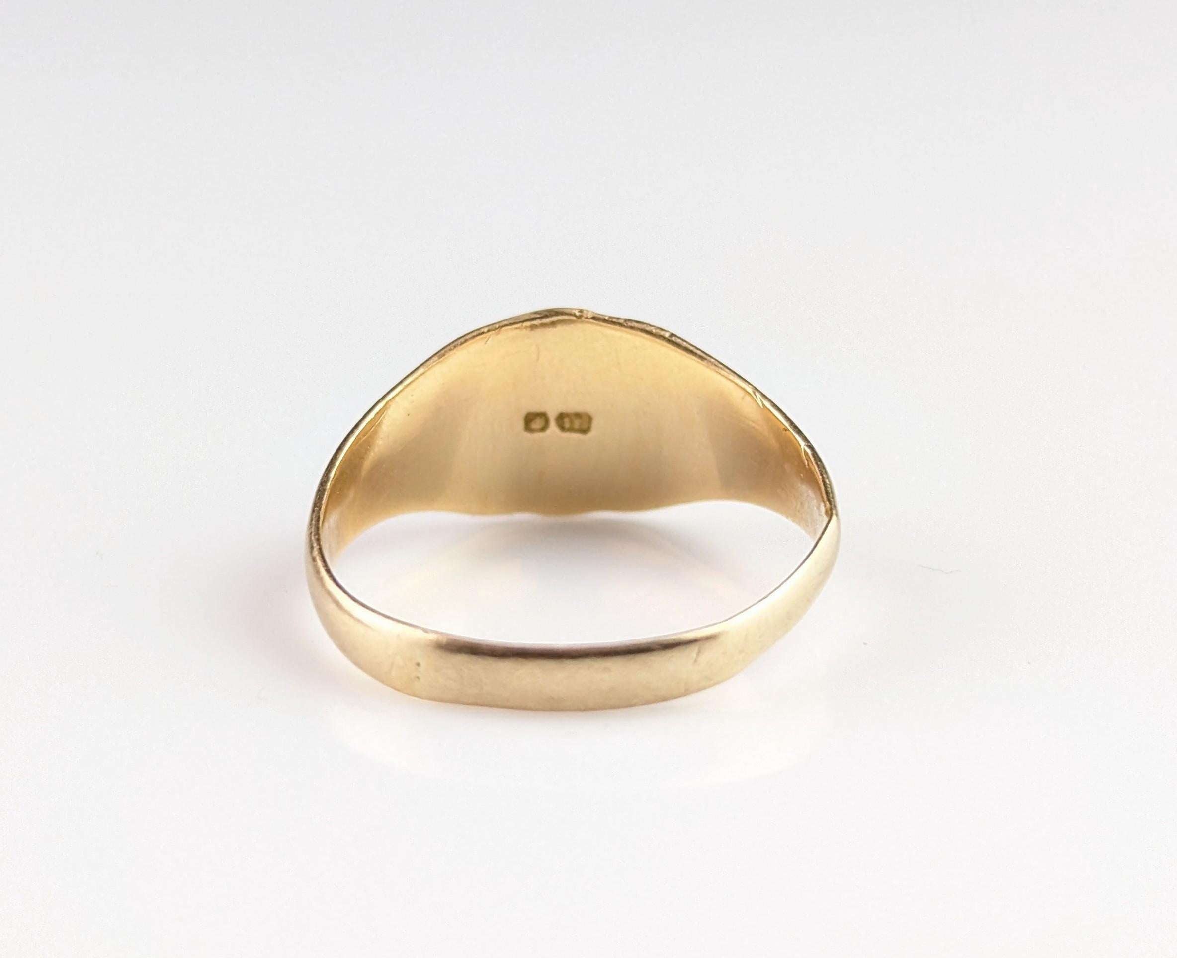 Vintage 18k yellow gold signet ring, monogrammed 8