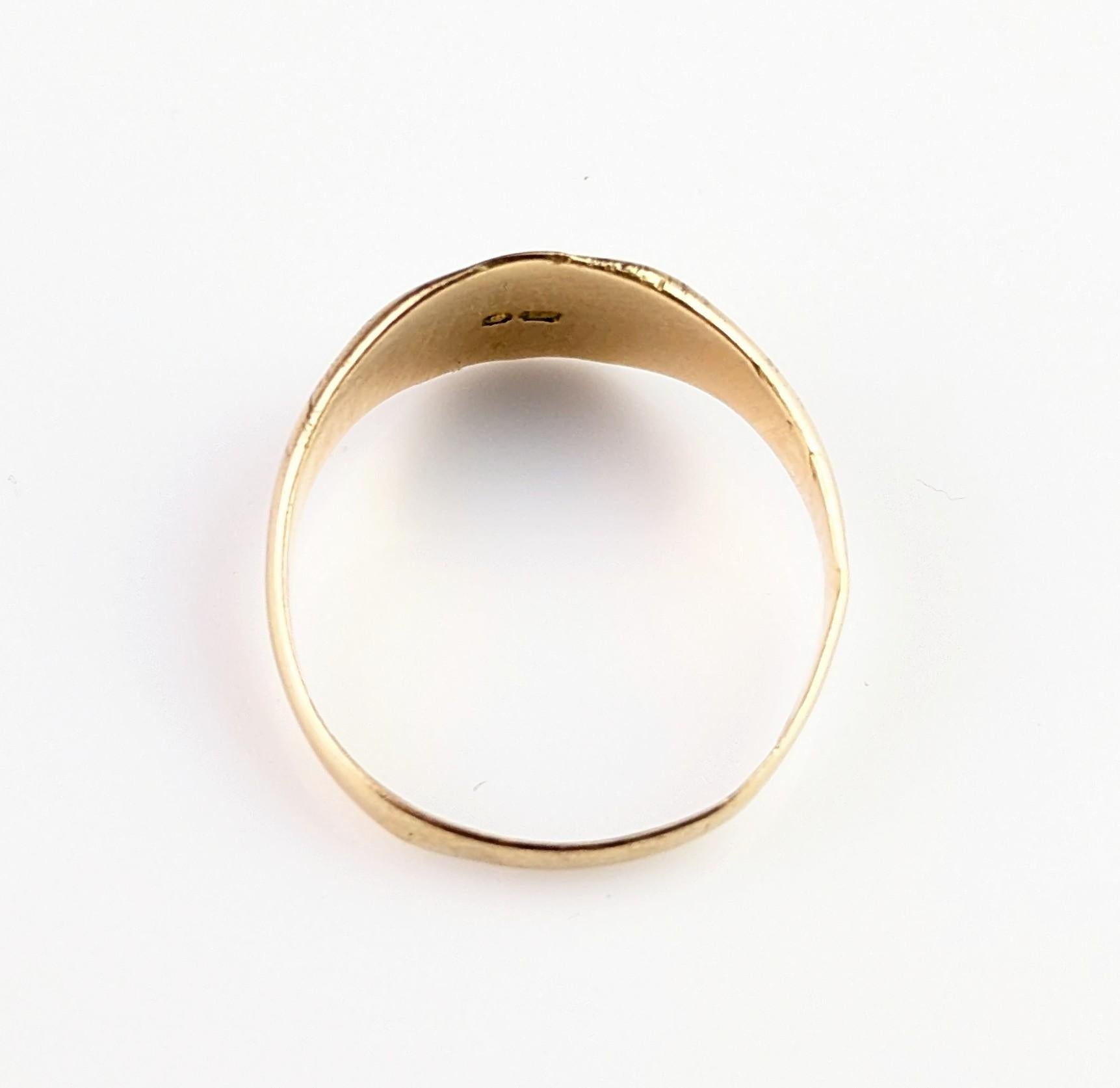 Vintage 18k yellow gold signet ring, monogrammed 11