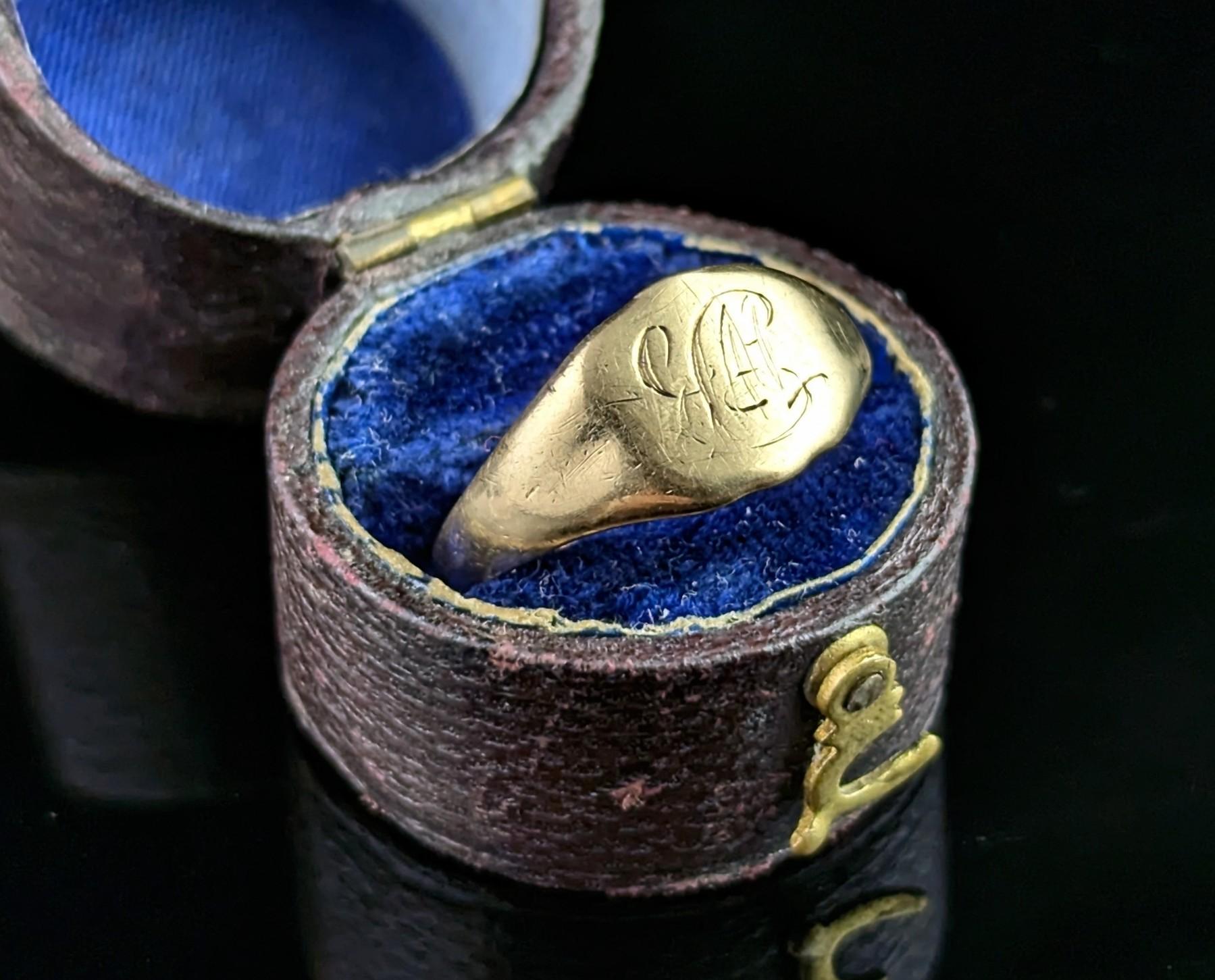 Retro Vintage 18k yellow gold signet ring, monogrammed