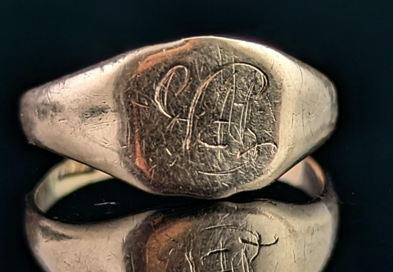 Women's or Men's Vintage 18k yellow gold signet ring, monogrammed