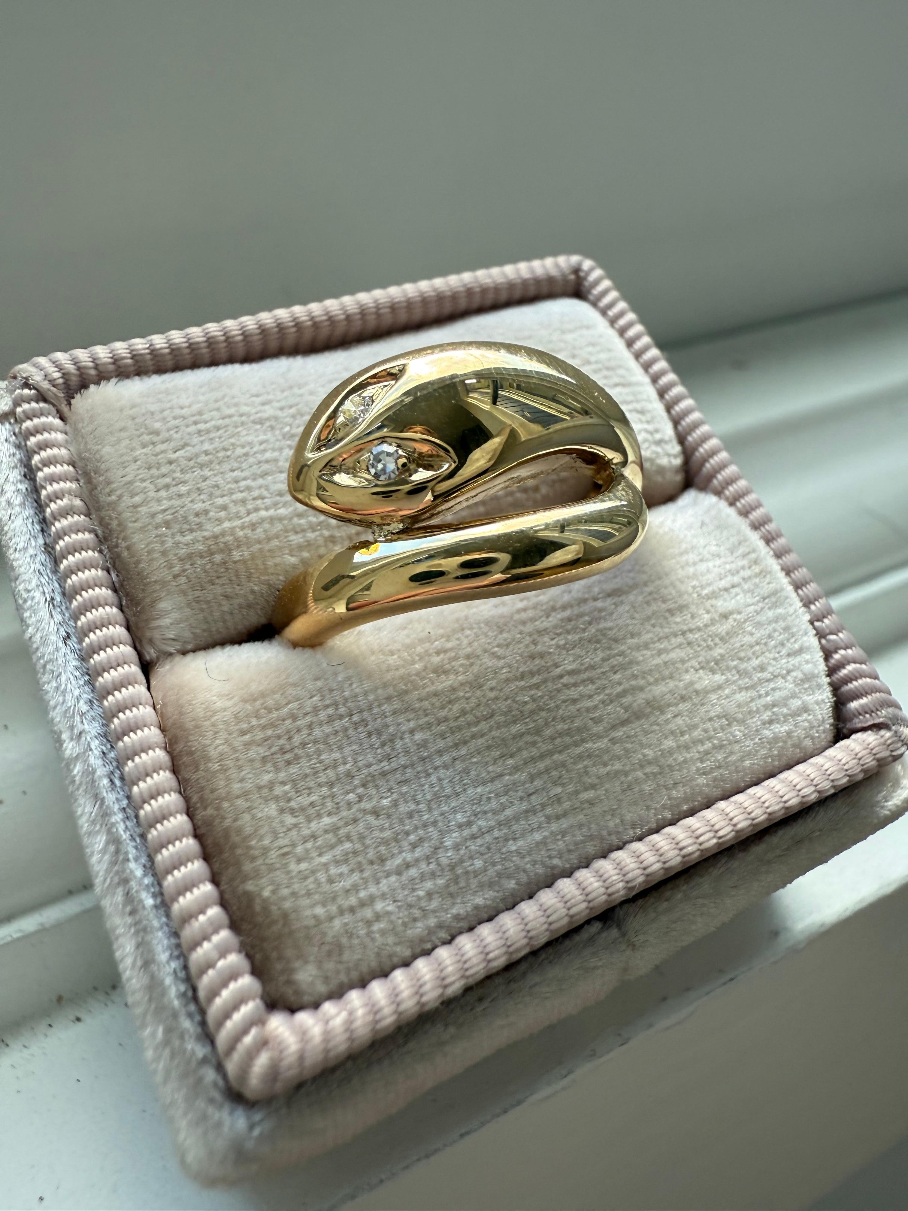 Bague serpent vintage en or jaune 18 carats avec diamants en vente 1