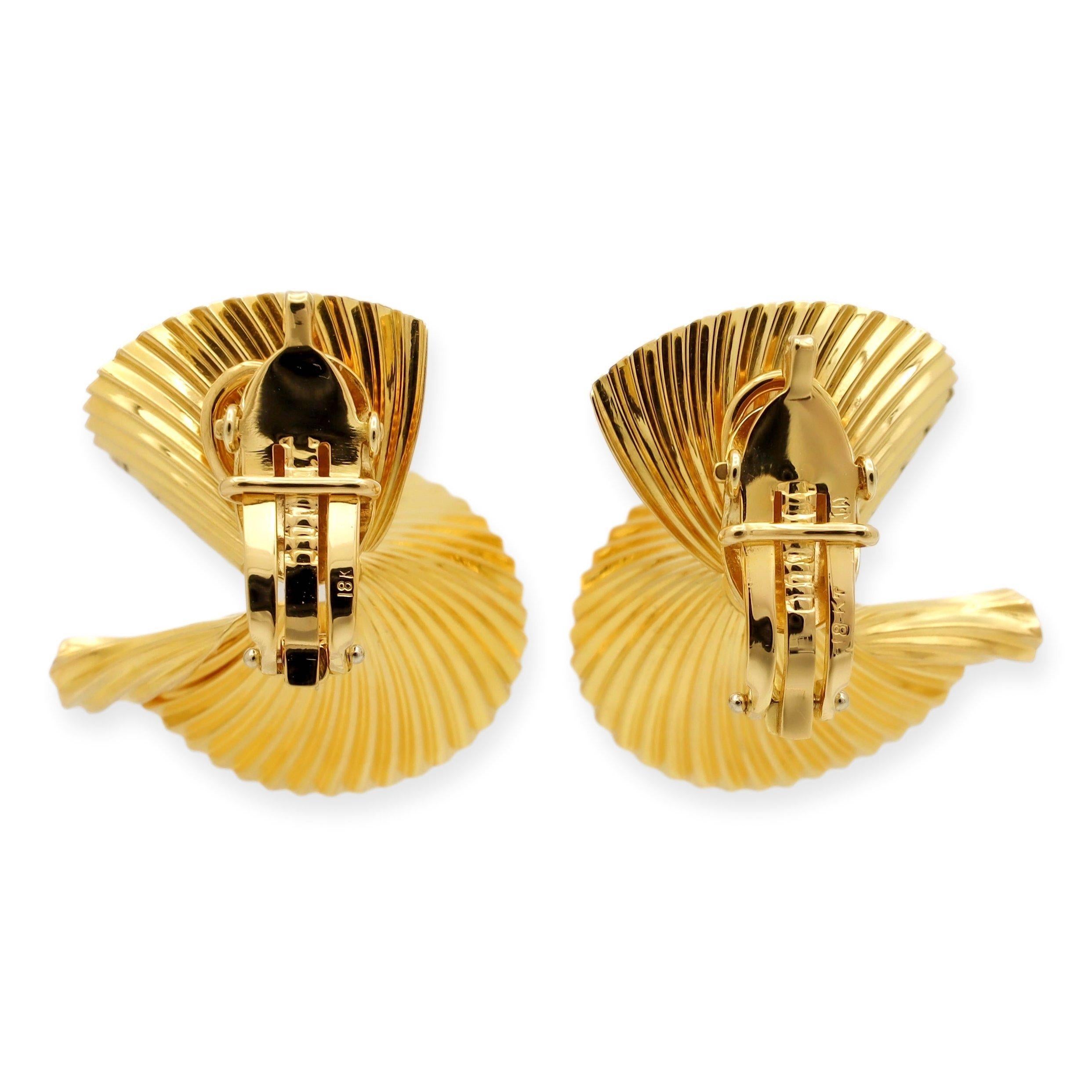 Retro Vintage Earrings, meticulously crafted in 18k yellow gold with large omega clip backs, showcasing a captivating swirl fan design reminiscent of Tiffany & Co.'s iconic 1950's style. Hallmarked with metal content, these earrings are a timeless