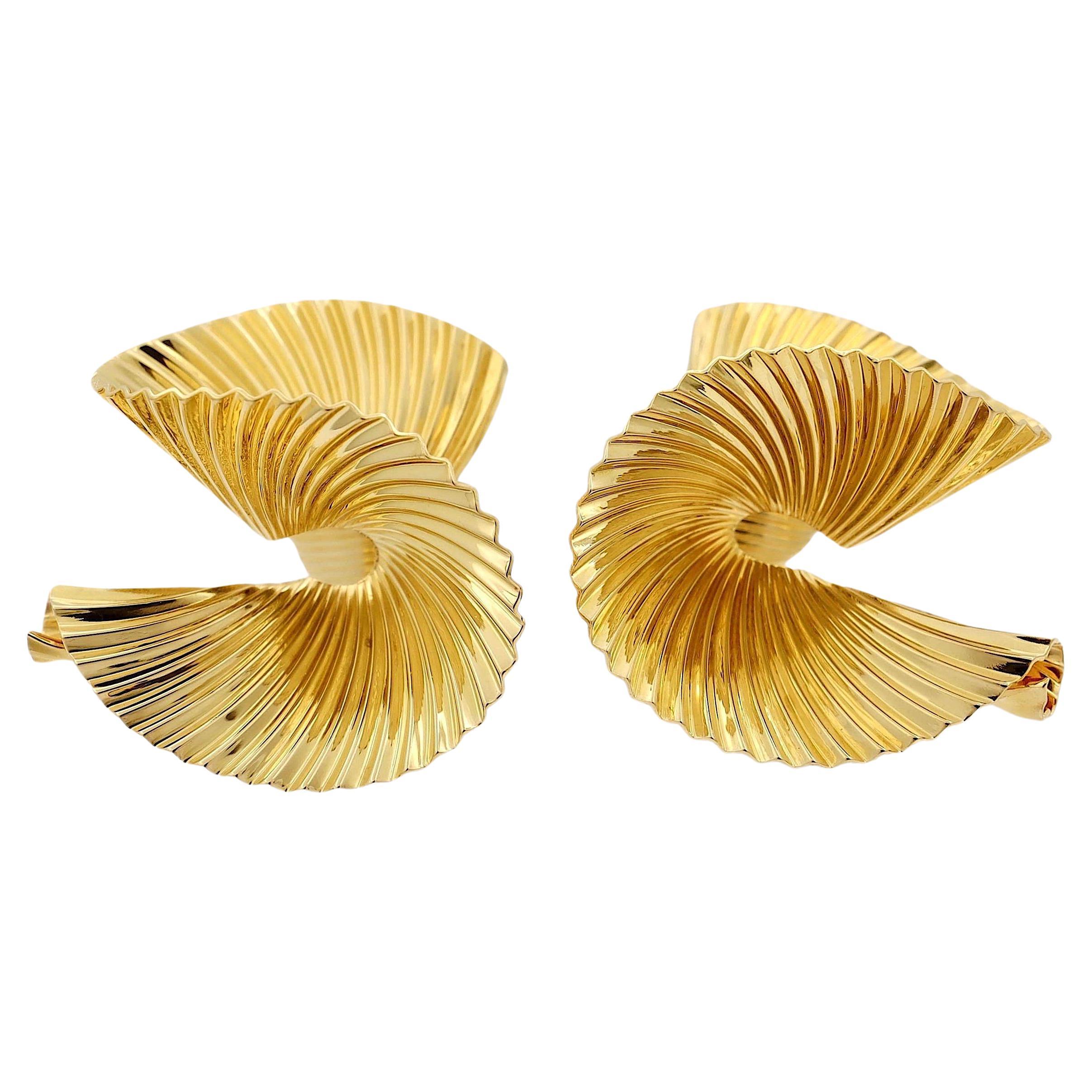 Vintage 18K Yellow Gold Swirl Fan Earrings 1950's For Sale