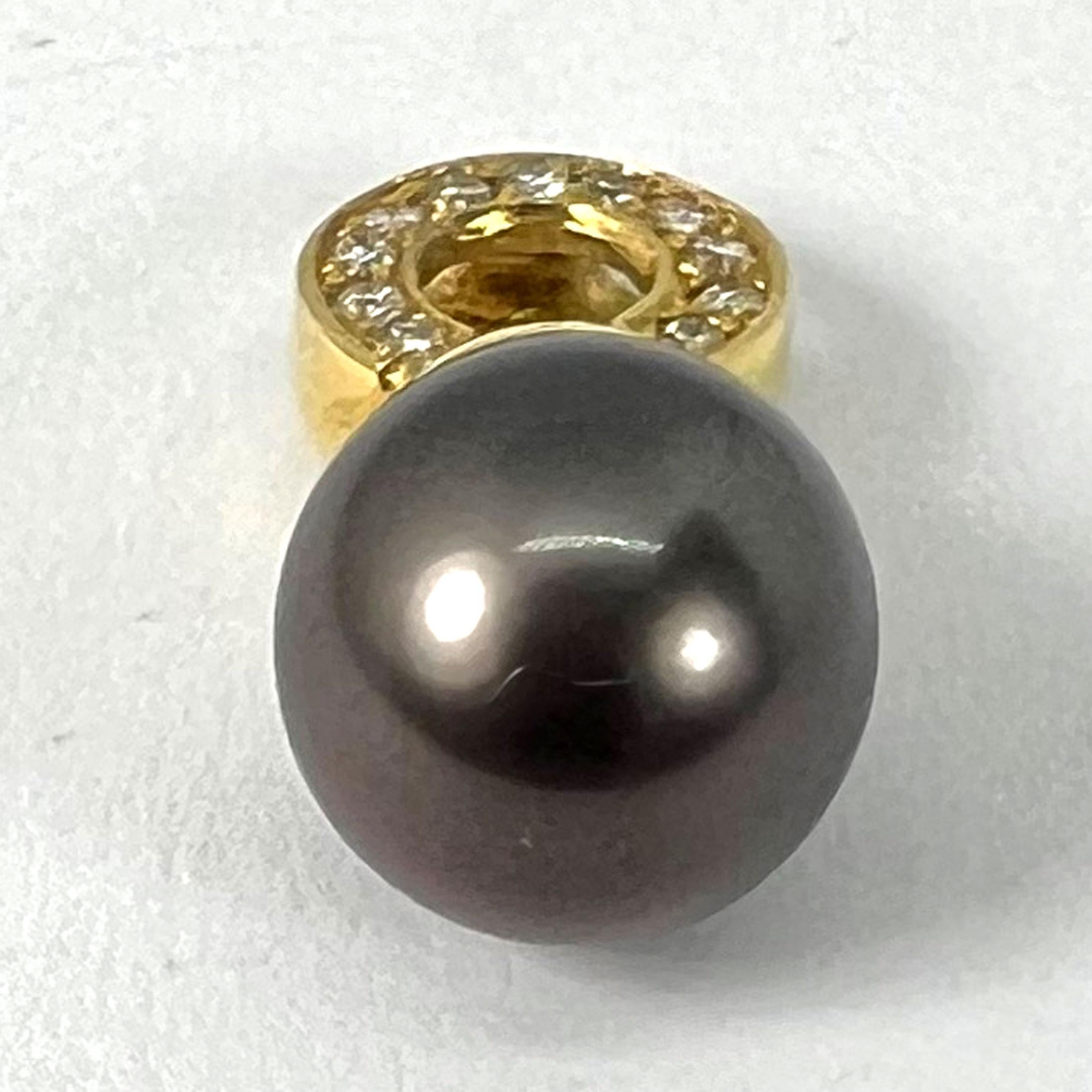 Pendentif vintage en or jaune 18 carats avec perle noire de Tahiti et diamants en vente 8