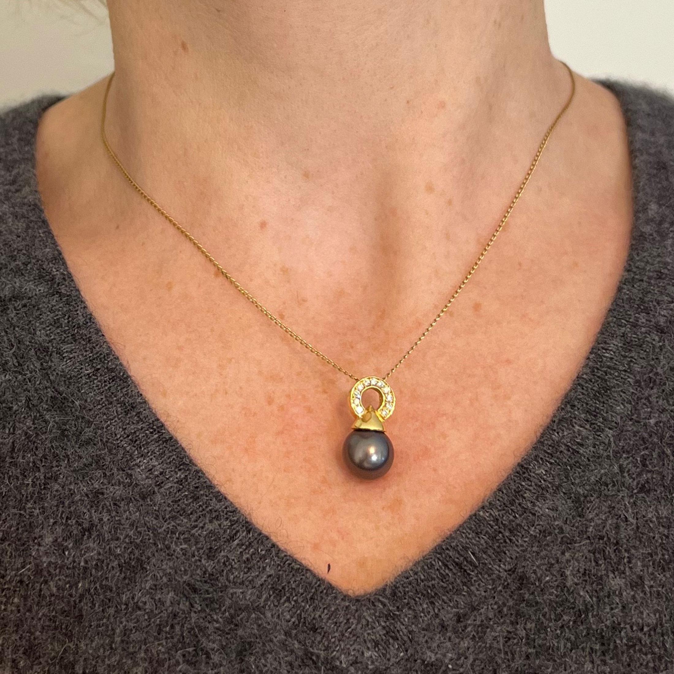 Pendentif vintage en or jaune 18 carats avec perle noire de Tahiti et diamants Bon état - En vente à London, GB