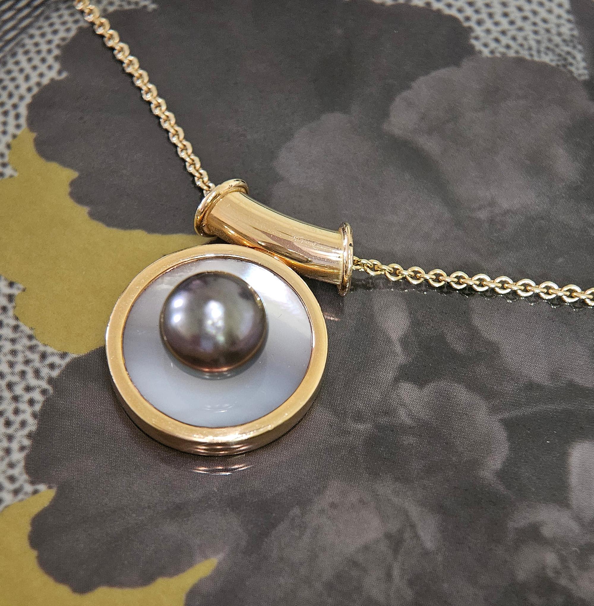 Moderne Vintage Or Jaune 18K Tahitien & Nacre Pendentif Slide en vente