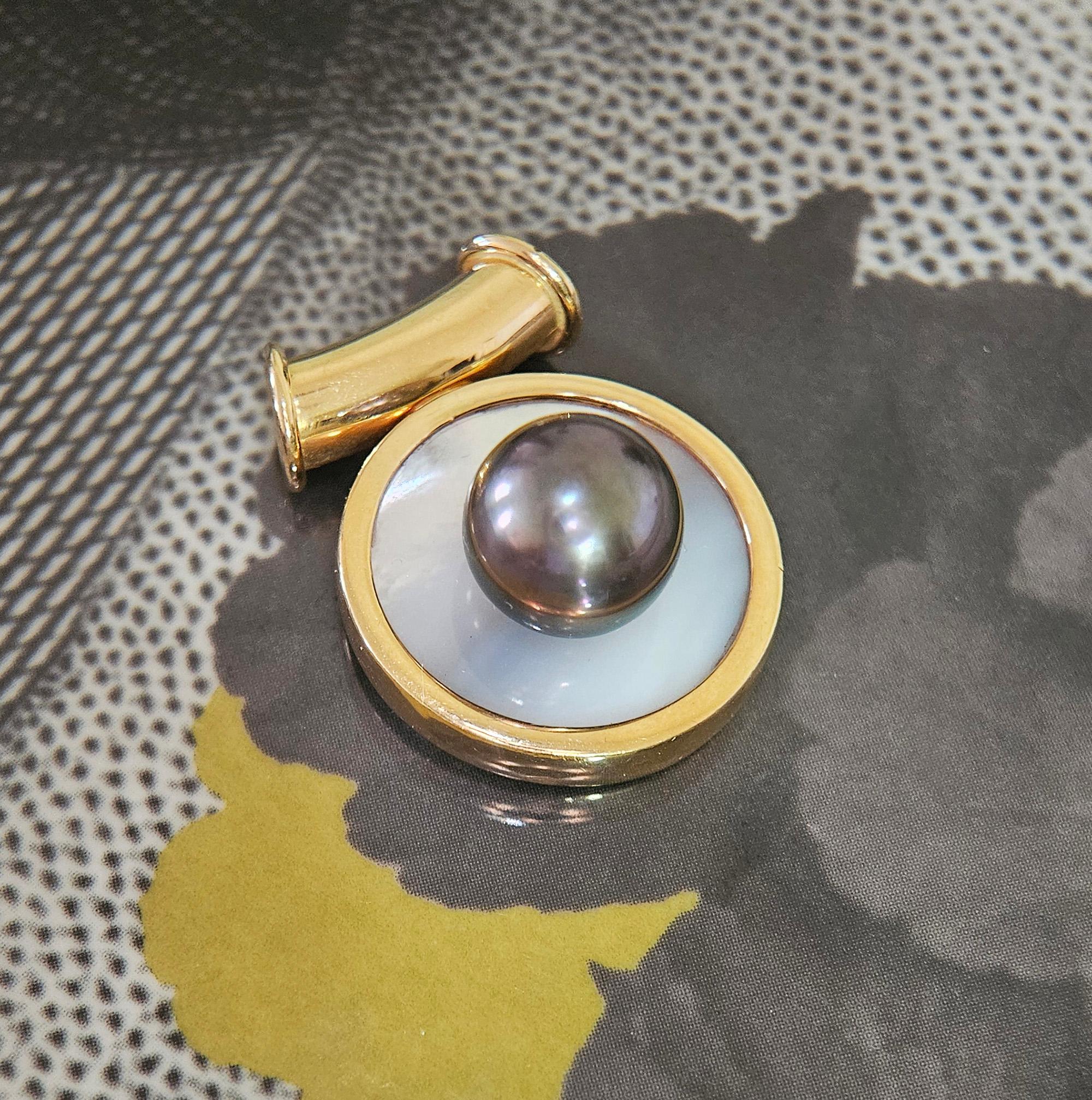 Vintage Or Jaune 18K Tahitien & Nacre Pendentif Slide en vente 1