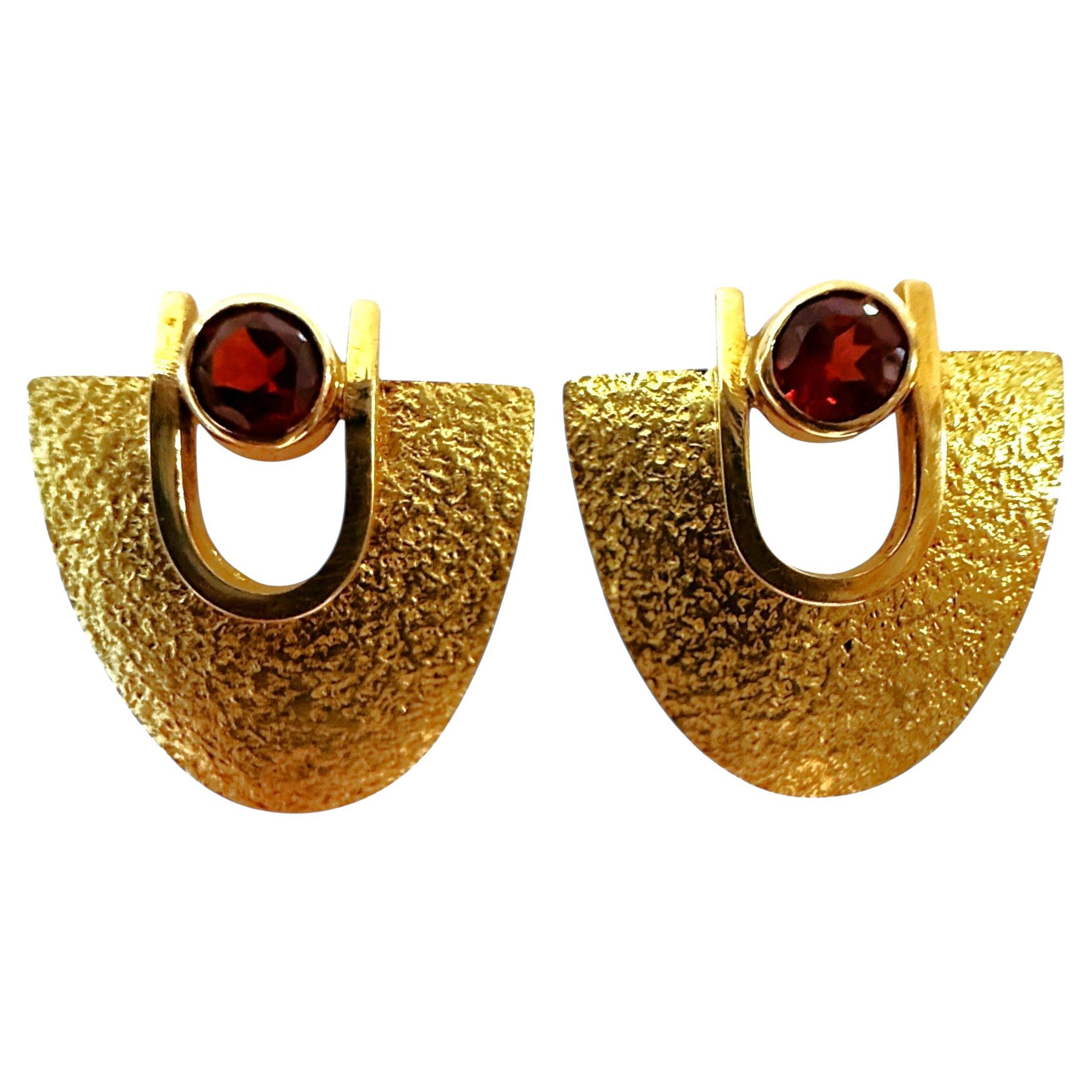 Vintage 18K Yellow Gold Textured .50 Carat Garnet Post Earrings - Stamped