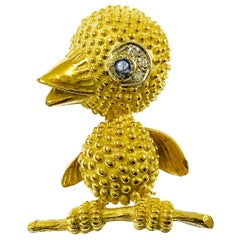 Vintage 18K Yellow Gold Textured Bird Brooch with Sapphire Cabochon Eye