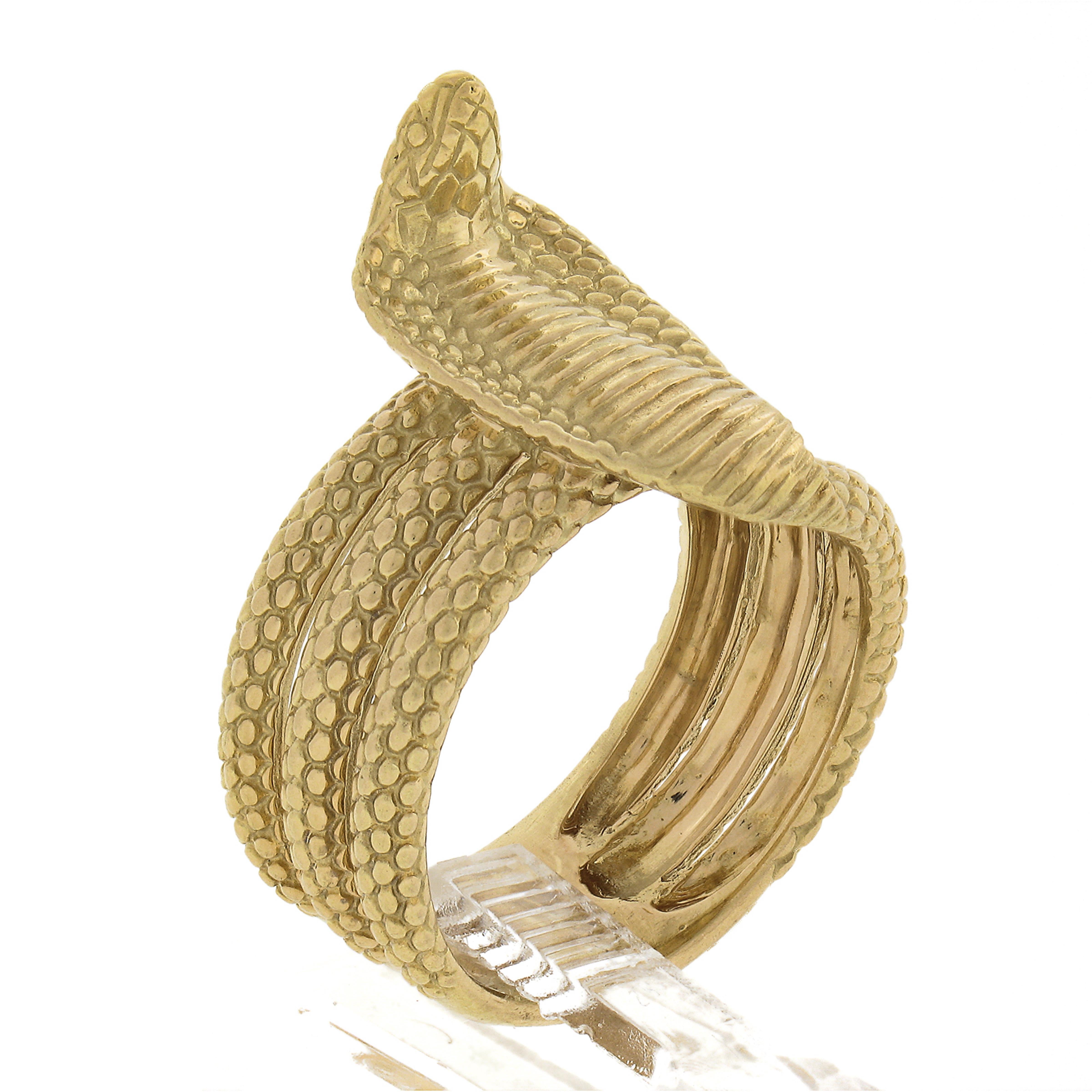Vintage 18k Yellow Gold Textured Detailed Coiled Cobra Snake Wrap Wide Band Ring For Sale 3