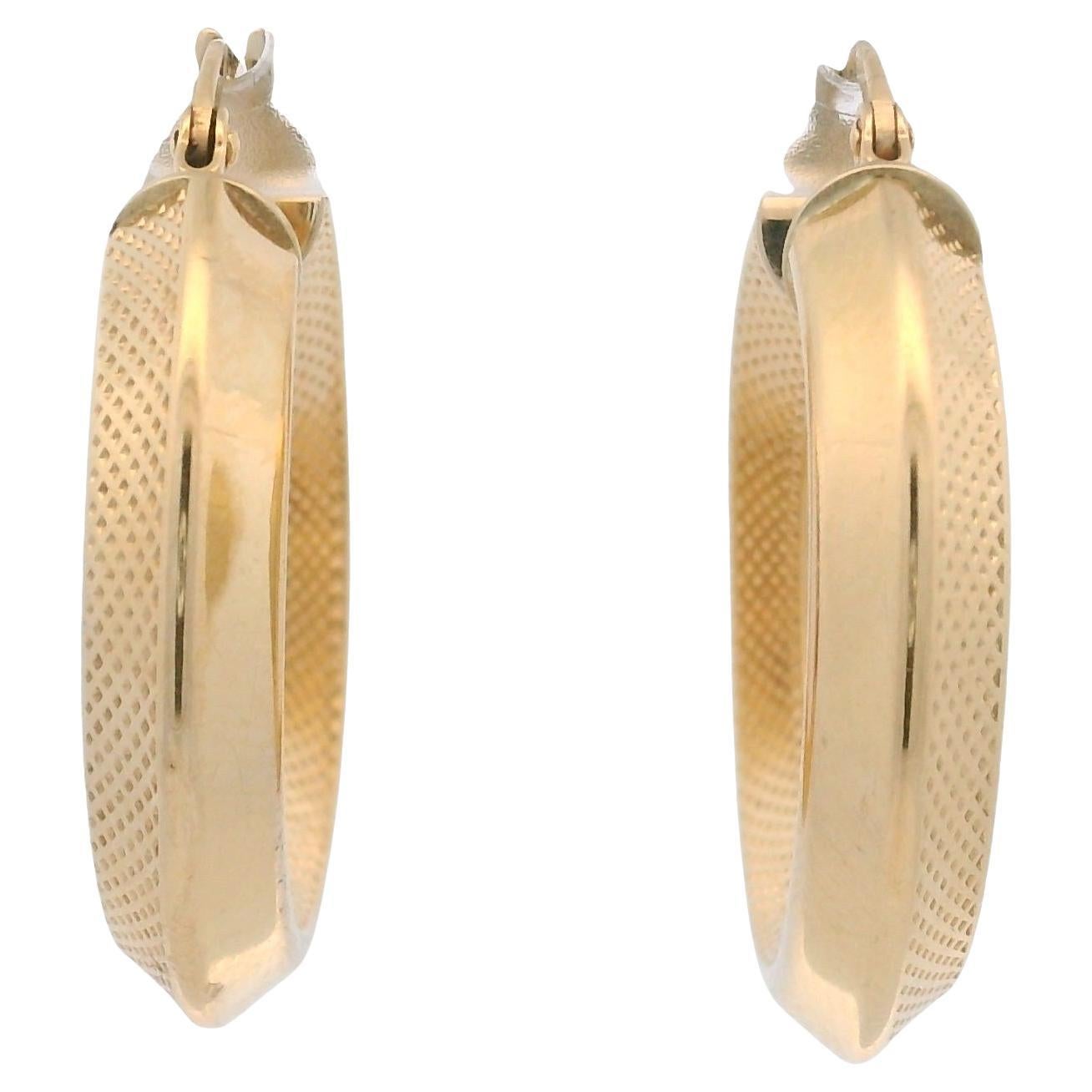 Vintage 18K Yellow Gold Textured Knife Edge Hoop Earrings For Sale