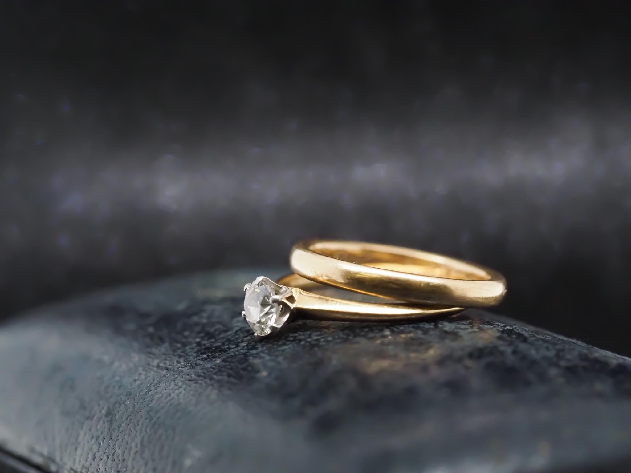Vintage 18K Gelbgold Tiffany & Co. Verlobungsring und Band Set (Brillantschliff) im Angebot