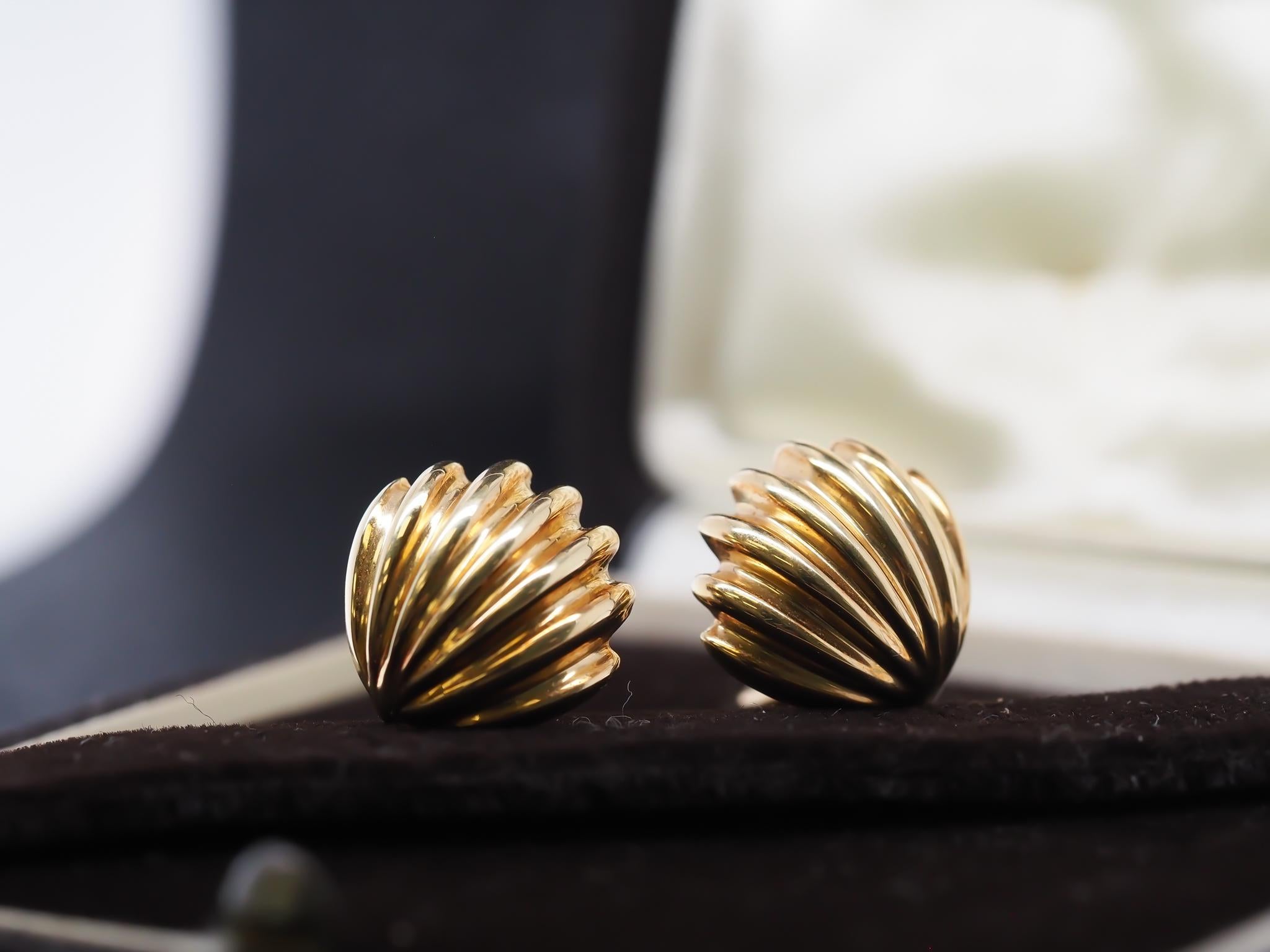 Women's Vintage 18K Yellow Gold Tiffany & Co. Seashell Earrings For Sale