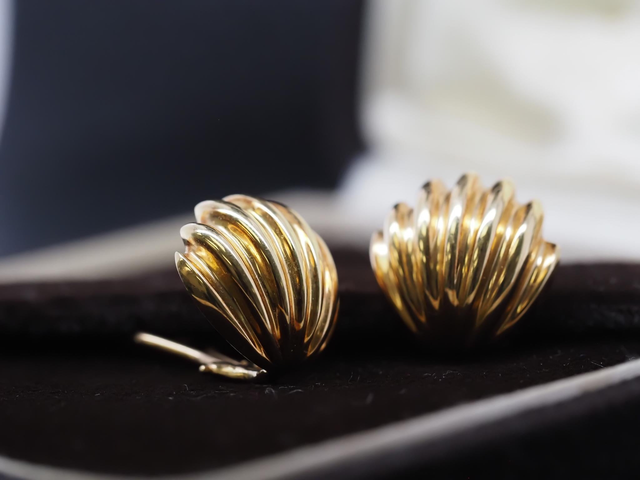 Vintage 18K Yellow Gold Tiffany & Co. Seashell Earrings For Sale 5