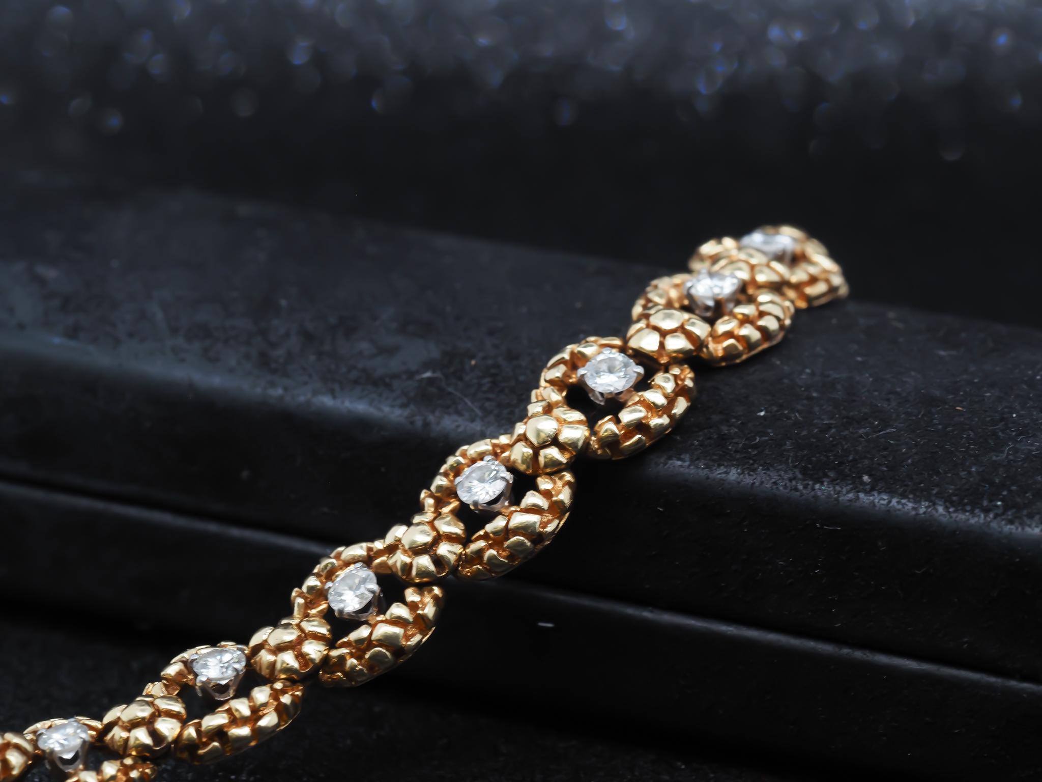 Vintage 18K Yellow Gold Tiffany & Co. Textured Diamond Bracelet - VHK#959 In Good Condition For Sale In Hicksville, NY