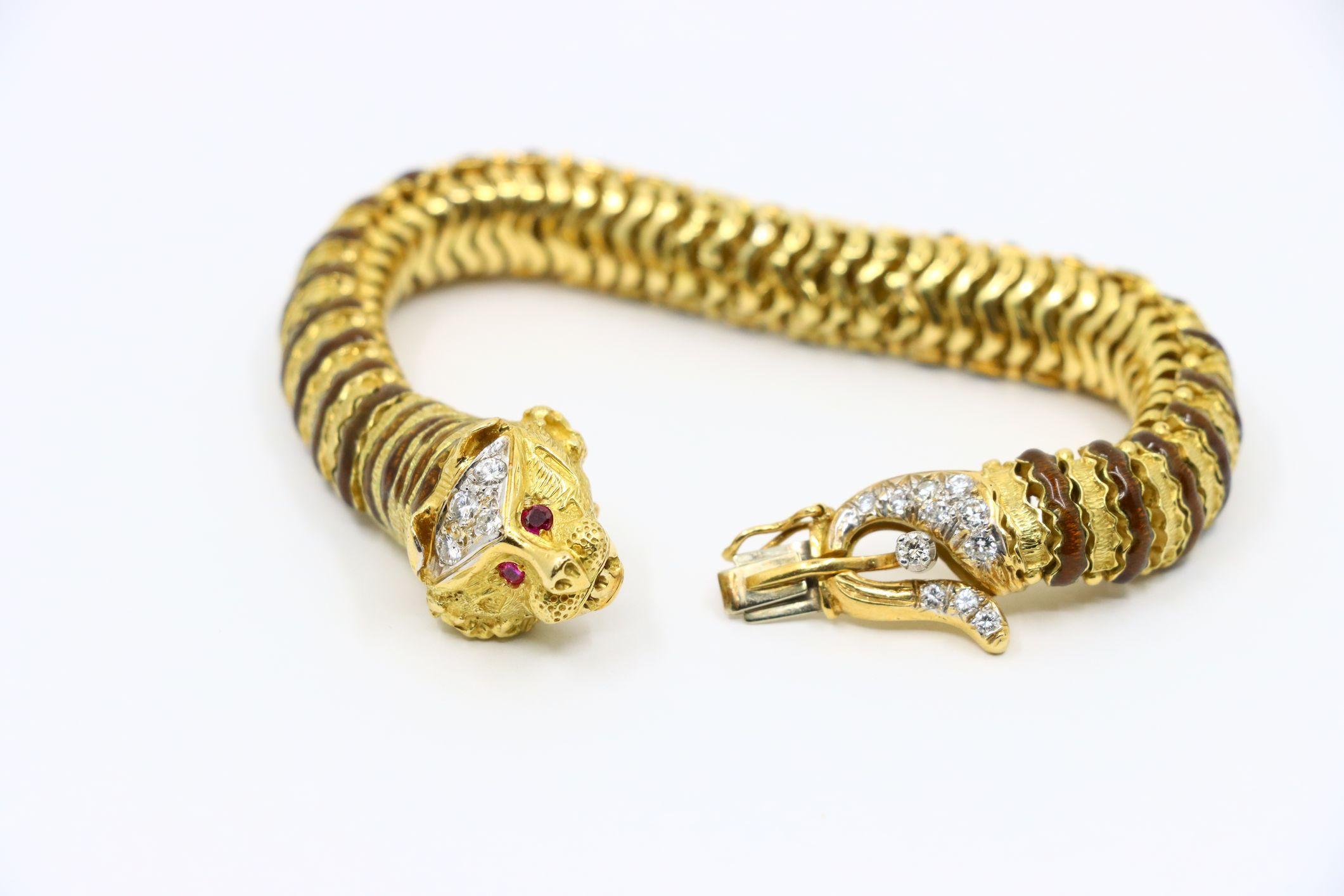 Vintage 18K Yellow Gold Tiger Bracelet For Sale 5