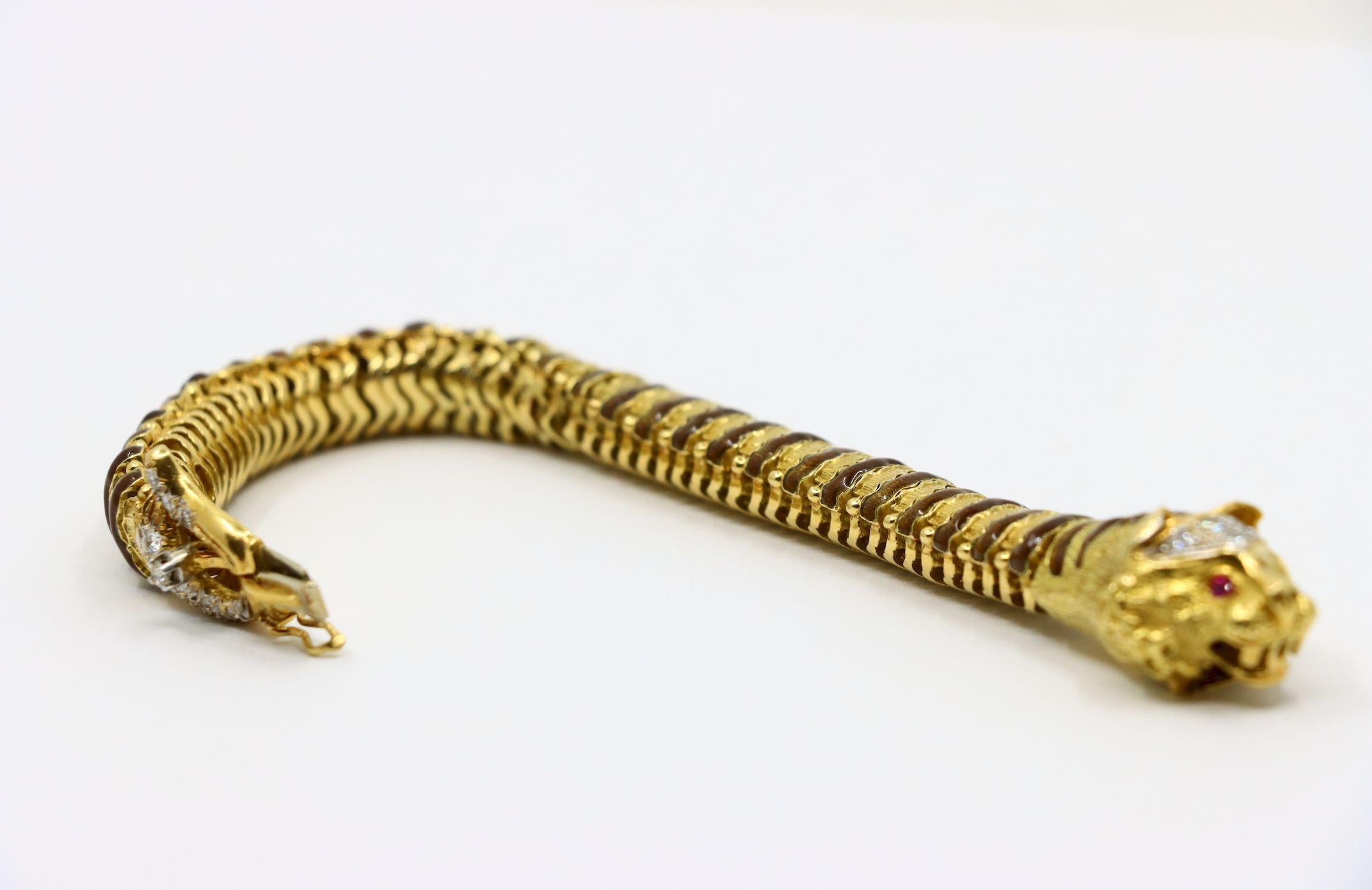 Vintage 18K Yellow Gold Tiger Bracelet For Sale 9