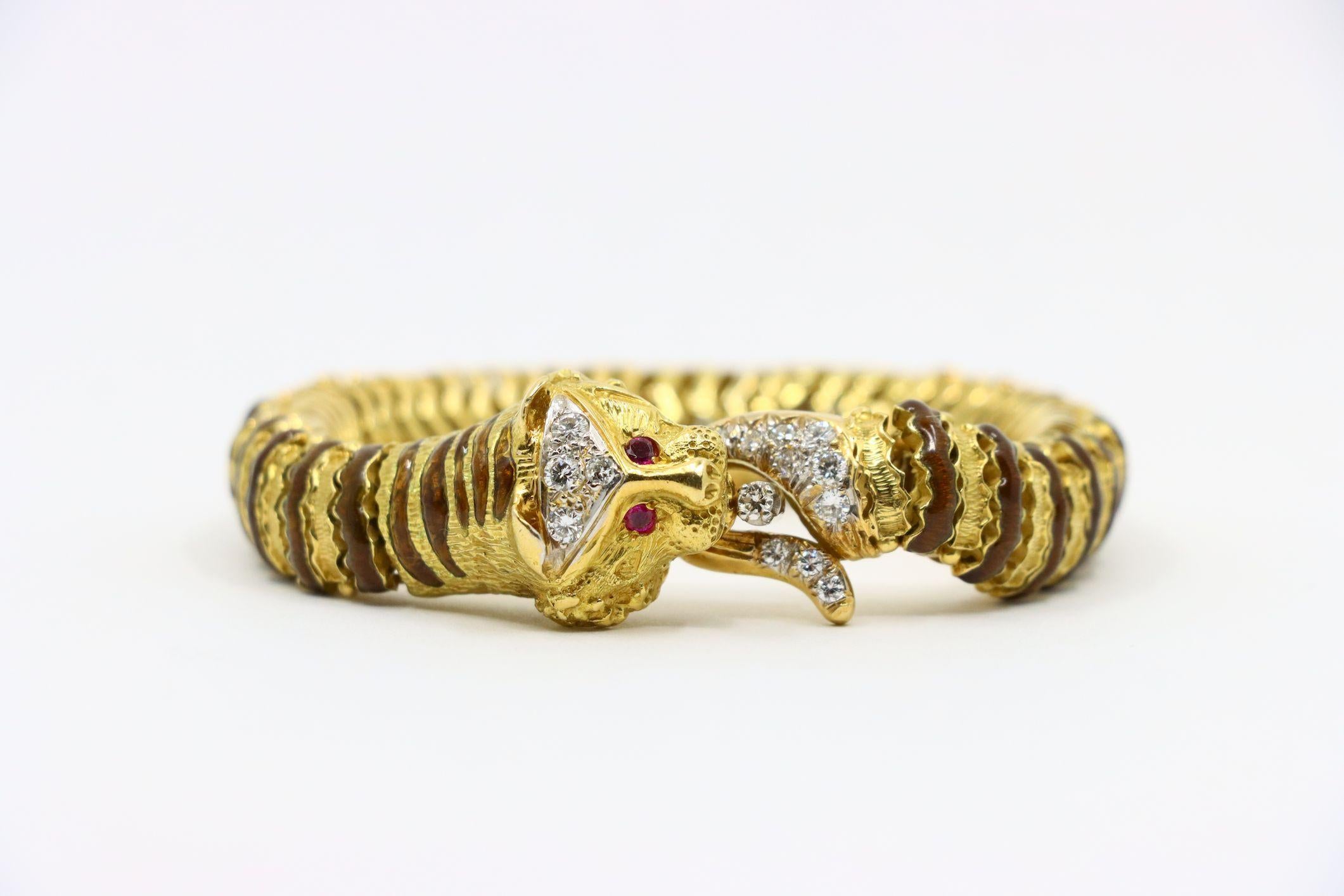 Vintage 18K Yellow Gold Tiger Bracelet In Good Condition For Sale In Flushing, NY