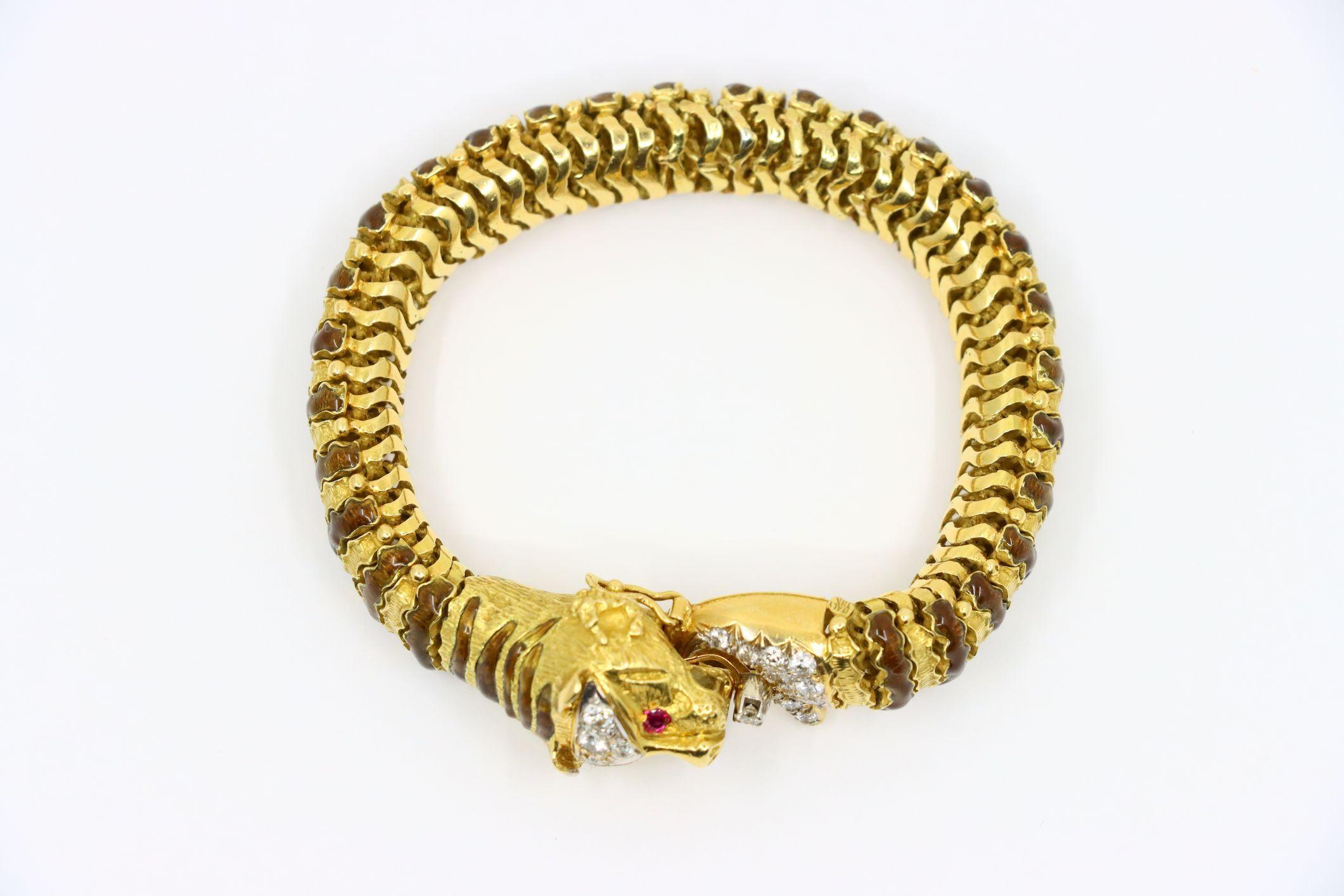 Women's or Men's Vintage 18K Yellow Gold Tiger Bracelet For Sale