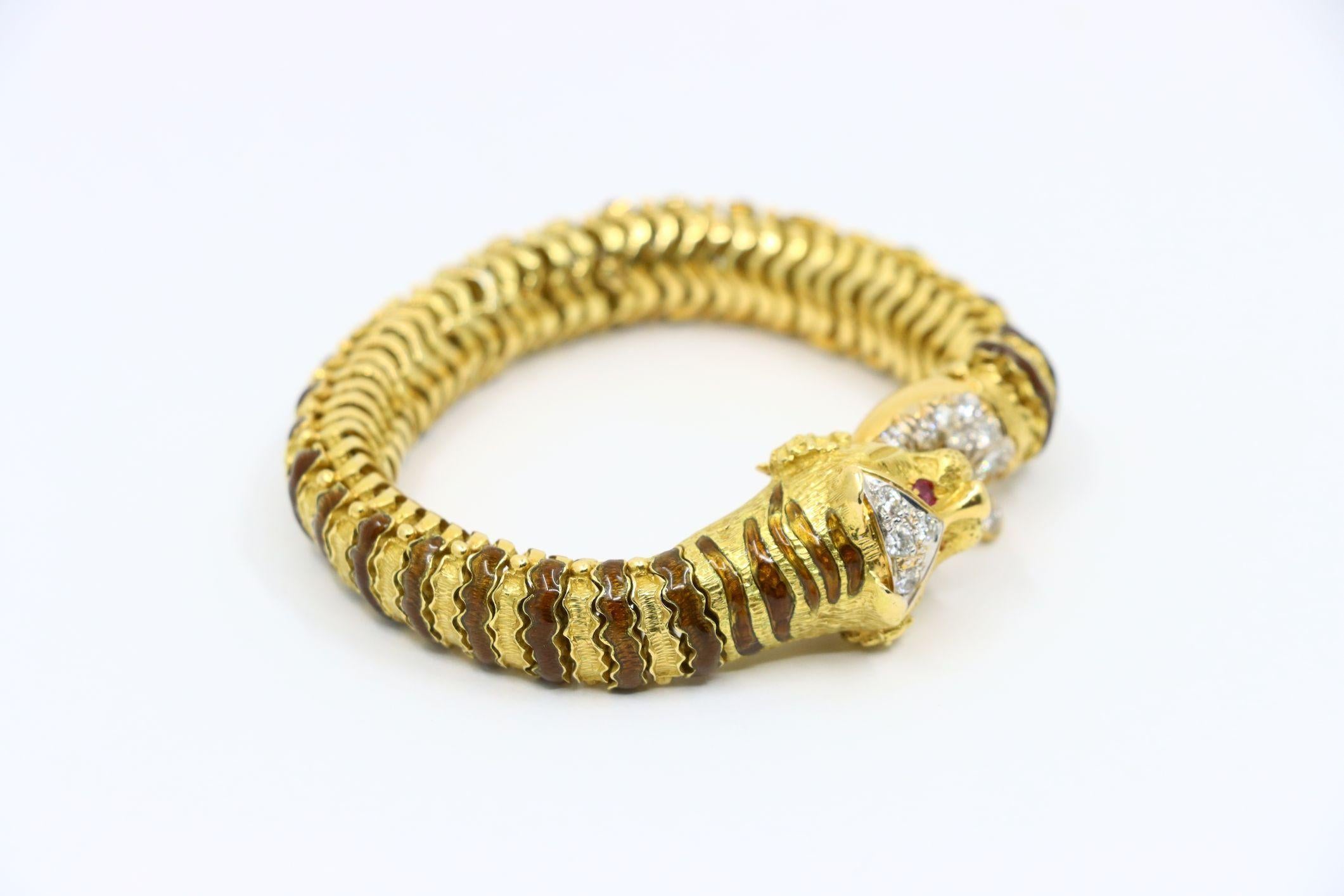 Vintage 18K Yellow Gold Tiger Bracelet For Sale 1