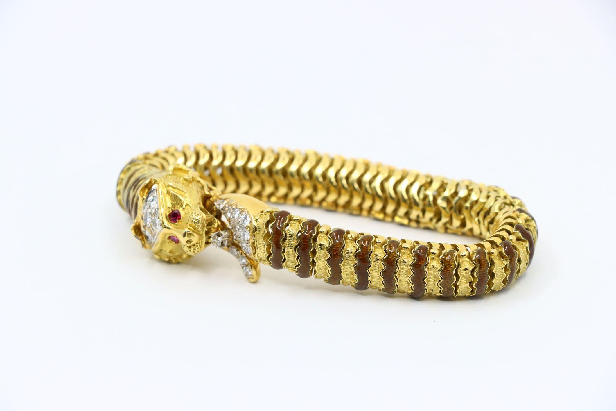 Vintage 18K Yellow Gold Tiger Bracelet For Sale 3
