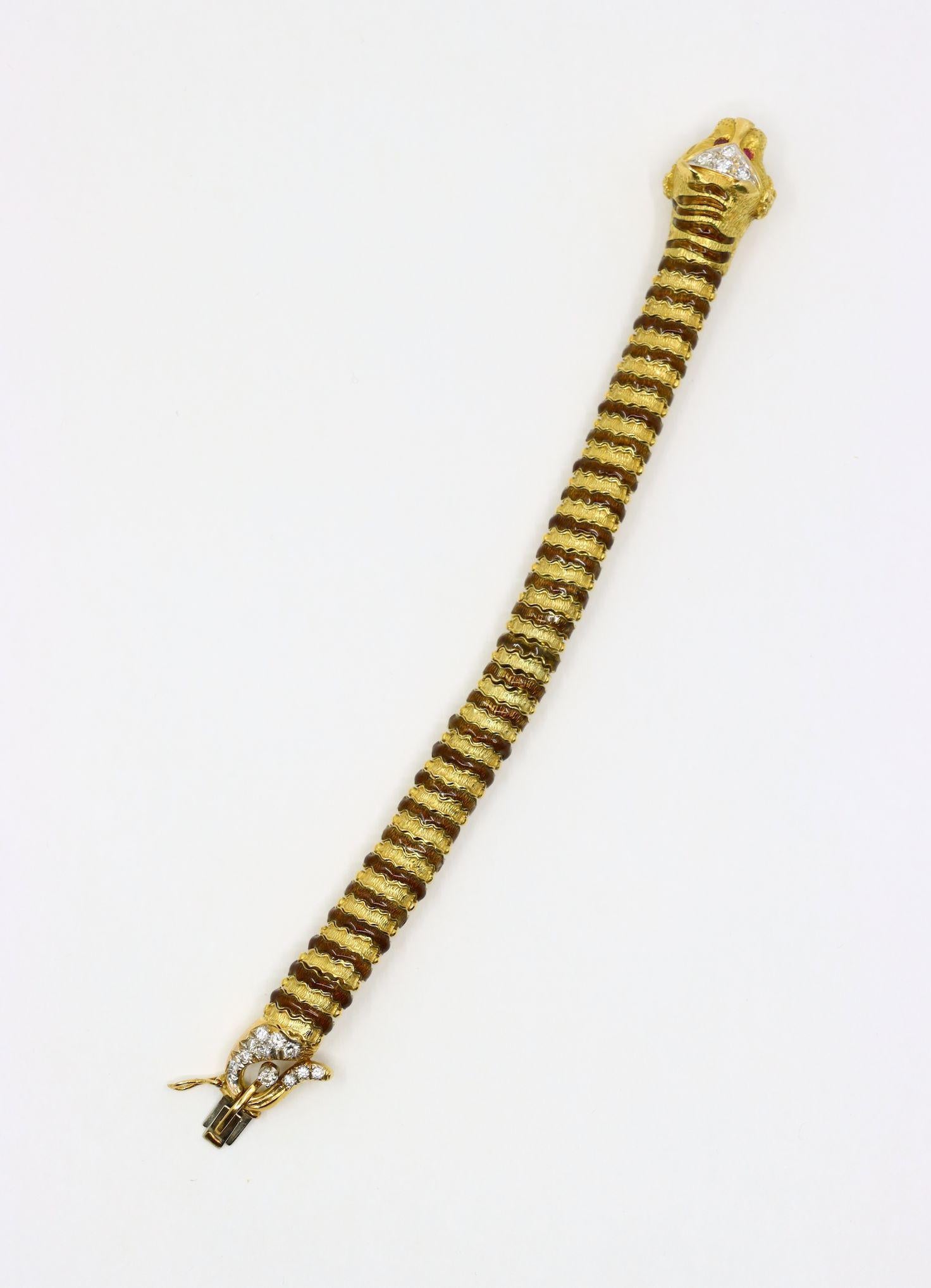 Vintage 18K Yellow Gold Tiger Bracelet For Sale 4