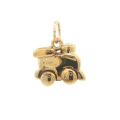 Colgante vintage de oro amarillo de 18 quilates con forma de vagón de tren y detalle abombado